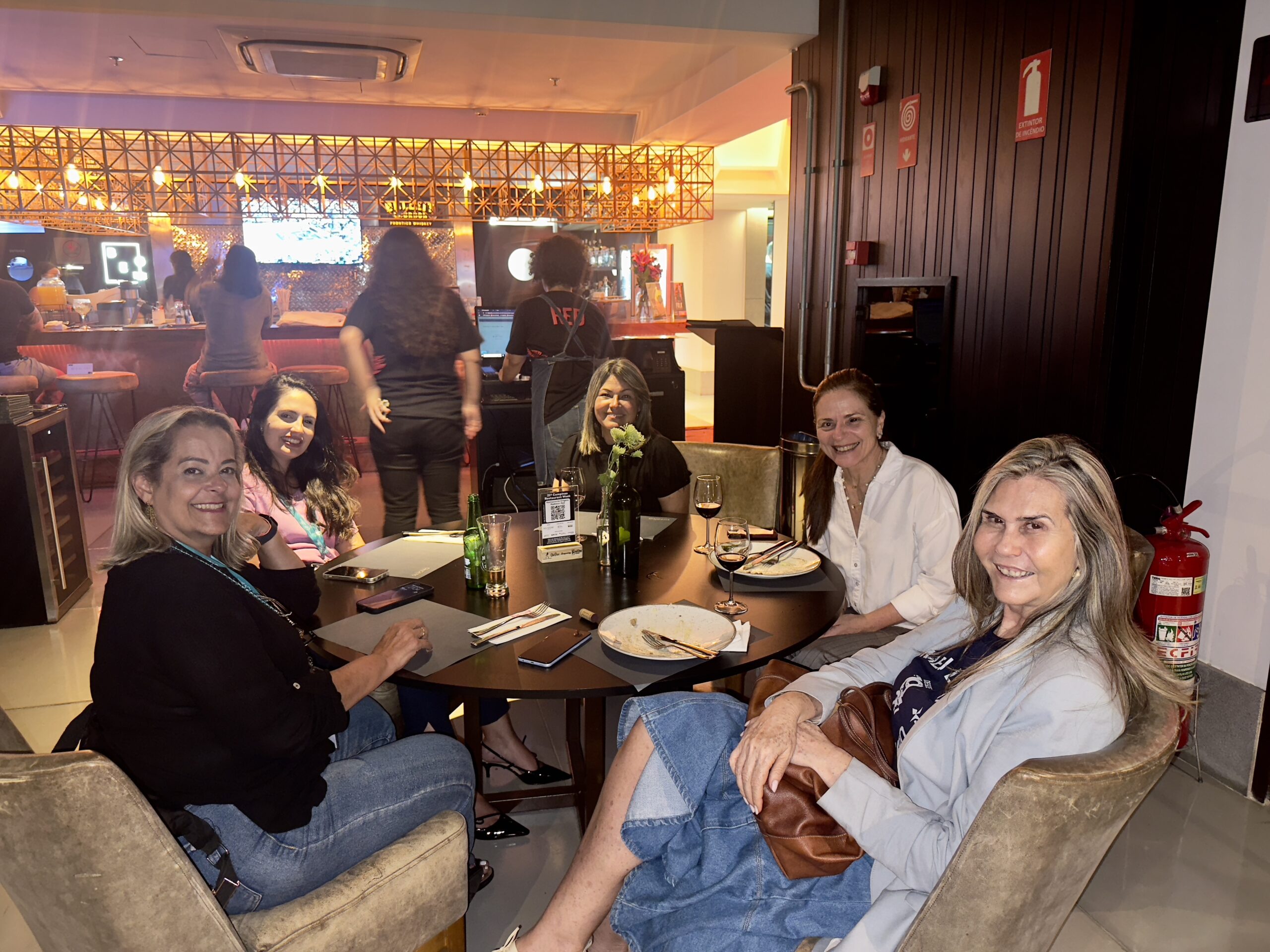 Jussara Almeida, do Guia VIP Viagens, Carla Manaia, da Travel Bis, Gleicy Macedo, da Tati Tour, Rosana Figueiredo, da Stampa Tour, e Elsa Lara, da Ancoradouro