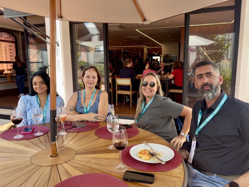 Georgea Silva, da Ata Tur Viagens, Laura Prosdocimi, da Express Viagens, Luciana Alves, da Viajar.com, e Mário Assunção, da UP Viagens
