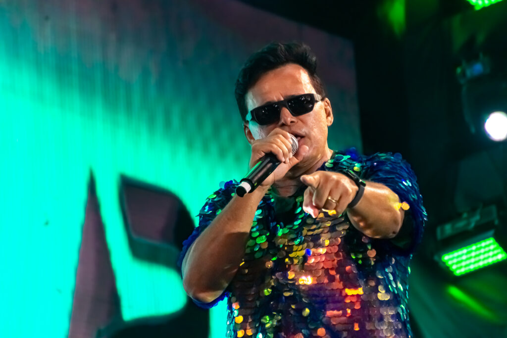 O cantor interpretou músicas de Amado Batista como forma de homenagem