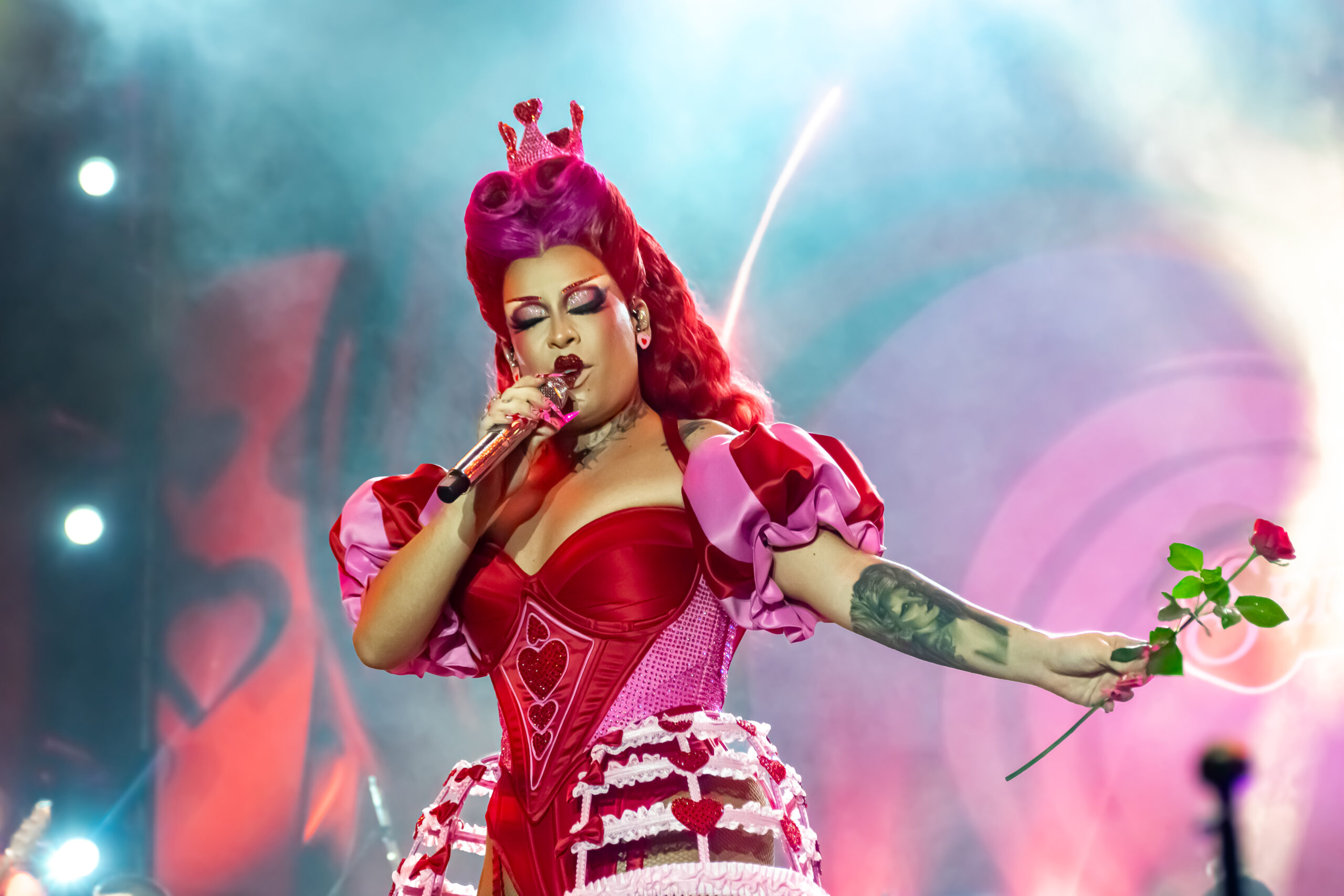 Com uma pegada romântica, Gloria fez o Recife cantar seus mais novos hits Com uma pegada romântica, Gloria fez o Recife cantar seus mais novos hits
