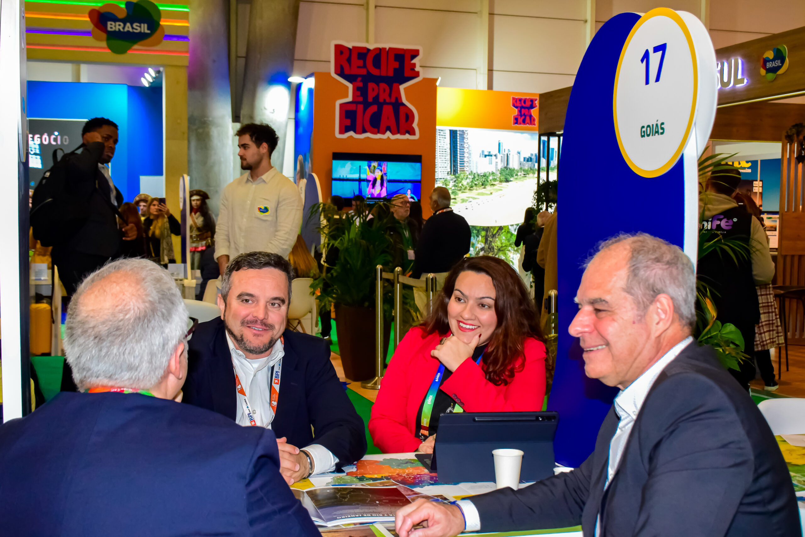 Equipe de Goiás em atendimento na BTL Equipe de Goiás em atendimento na BTL
