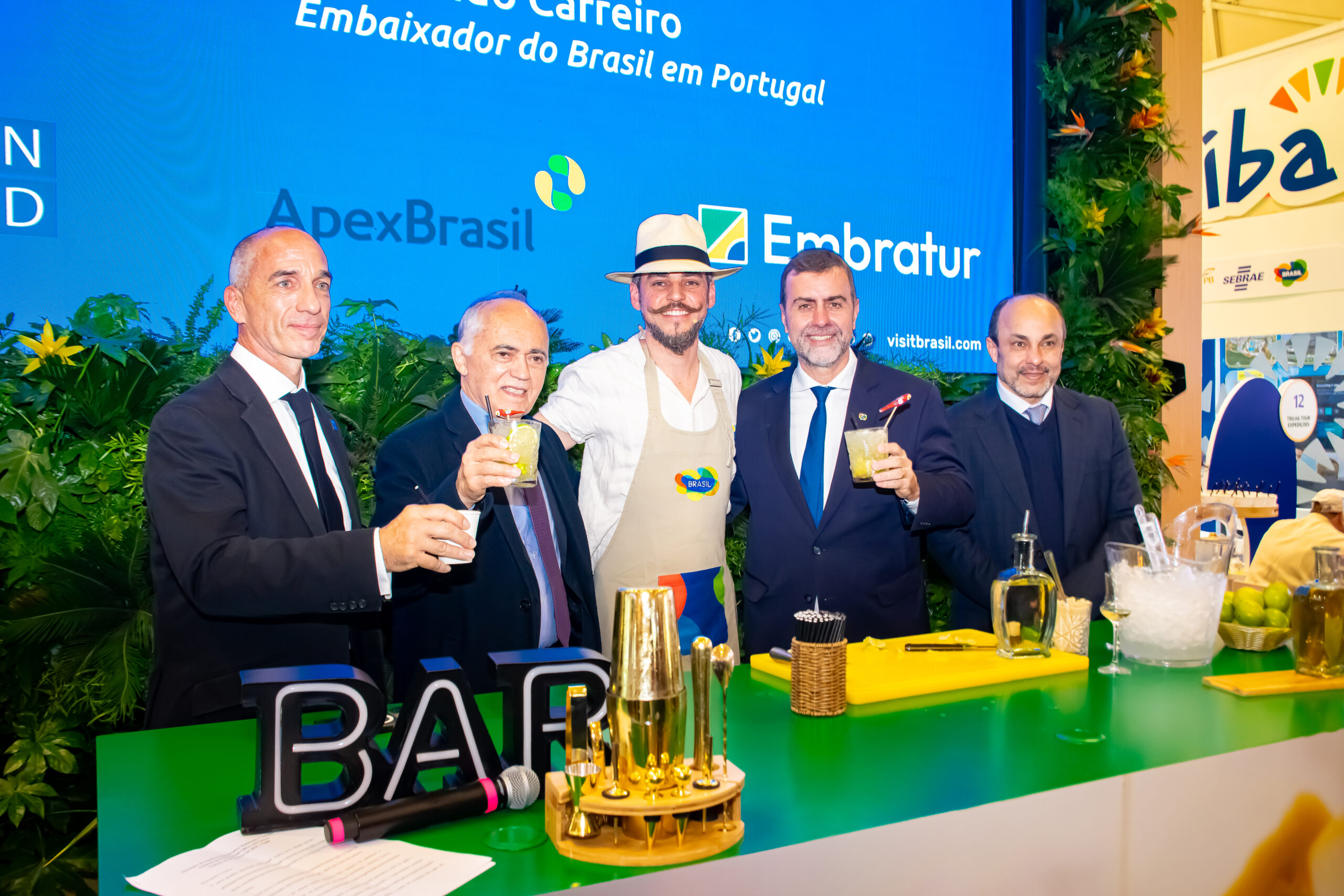 O lançamento foi brindado com caipirinha na BTL O lançamento foi brindado com caipirinha na BTL