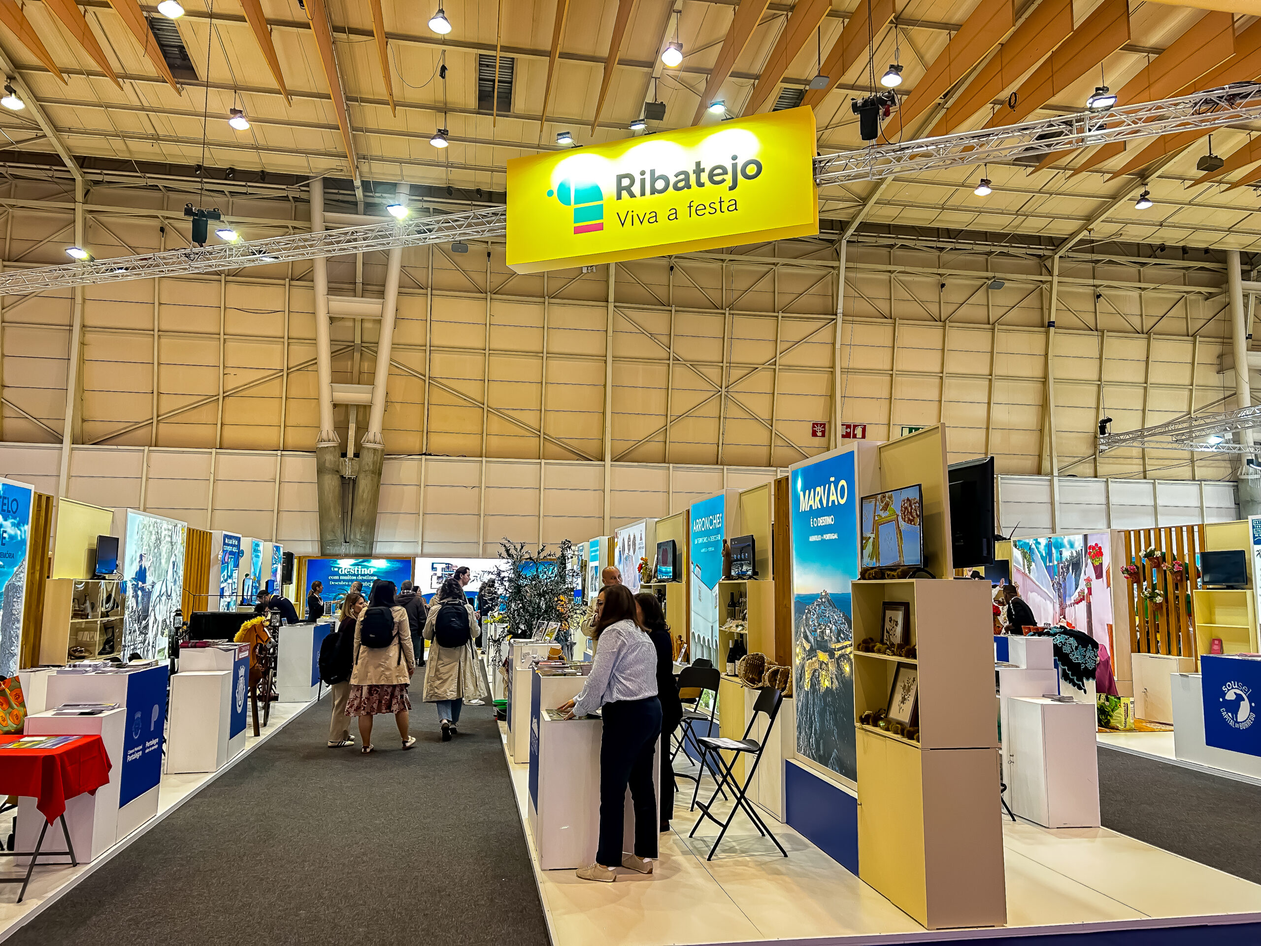 Diversas empresas e destinos de Ribatejo estão em uma área dedicada na BTL Diversas empresas e destinos de Ribatejo estão em uma área dedicada na BTL