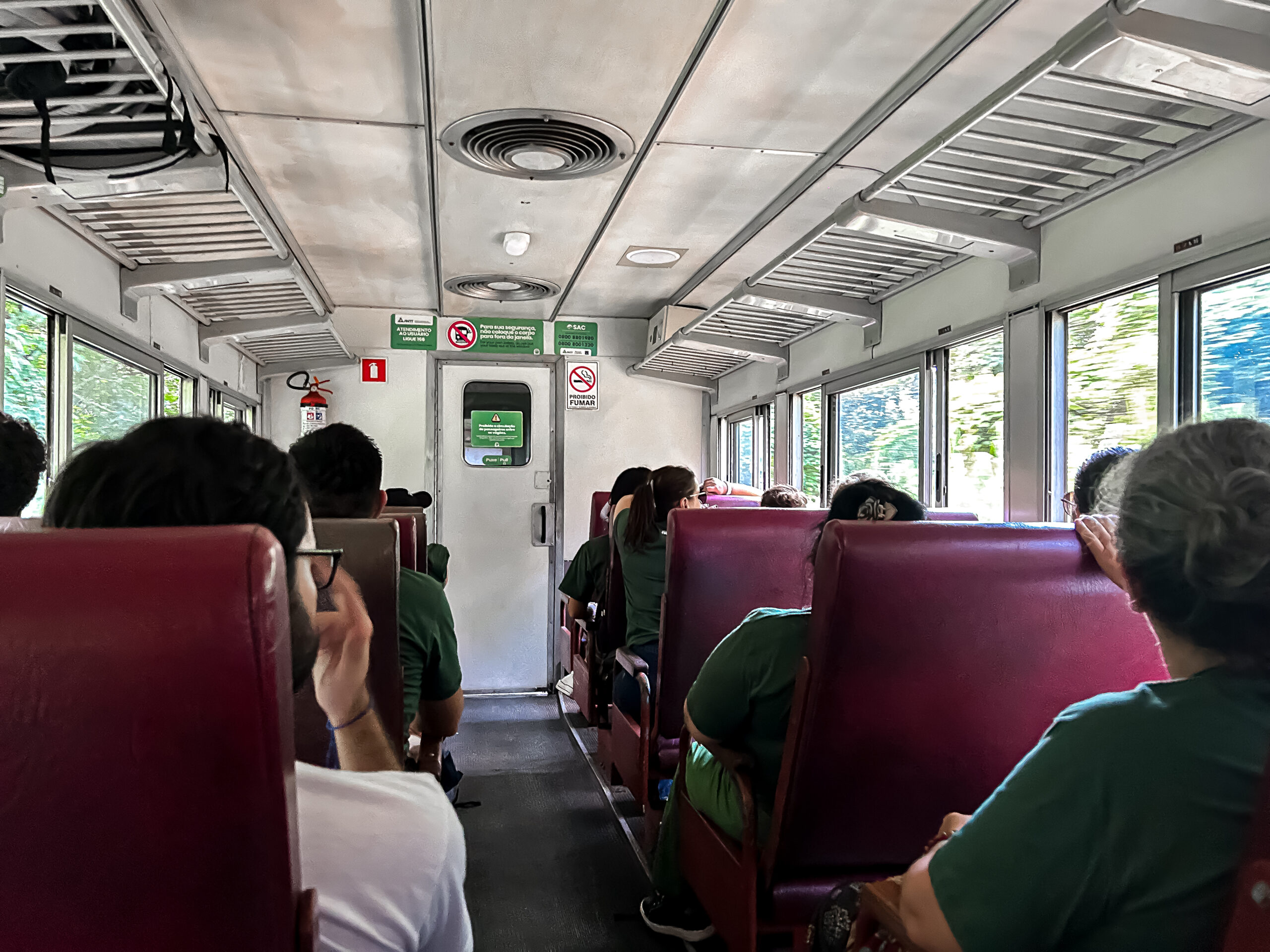 Interior do trem turístico