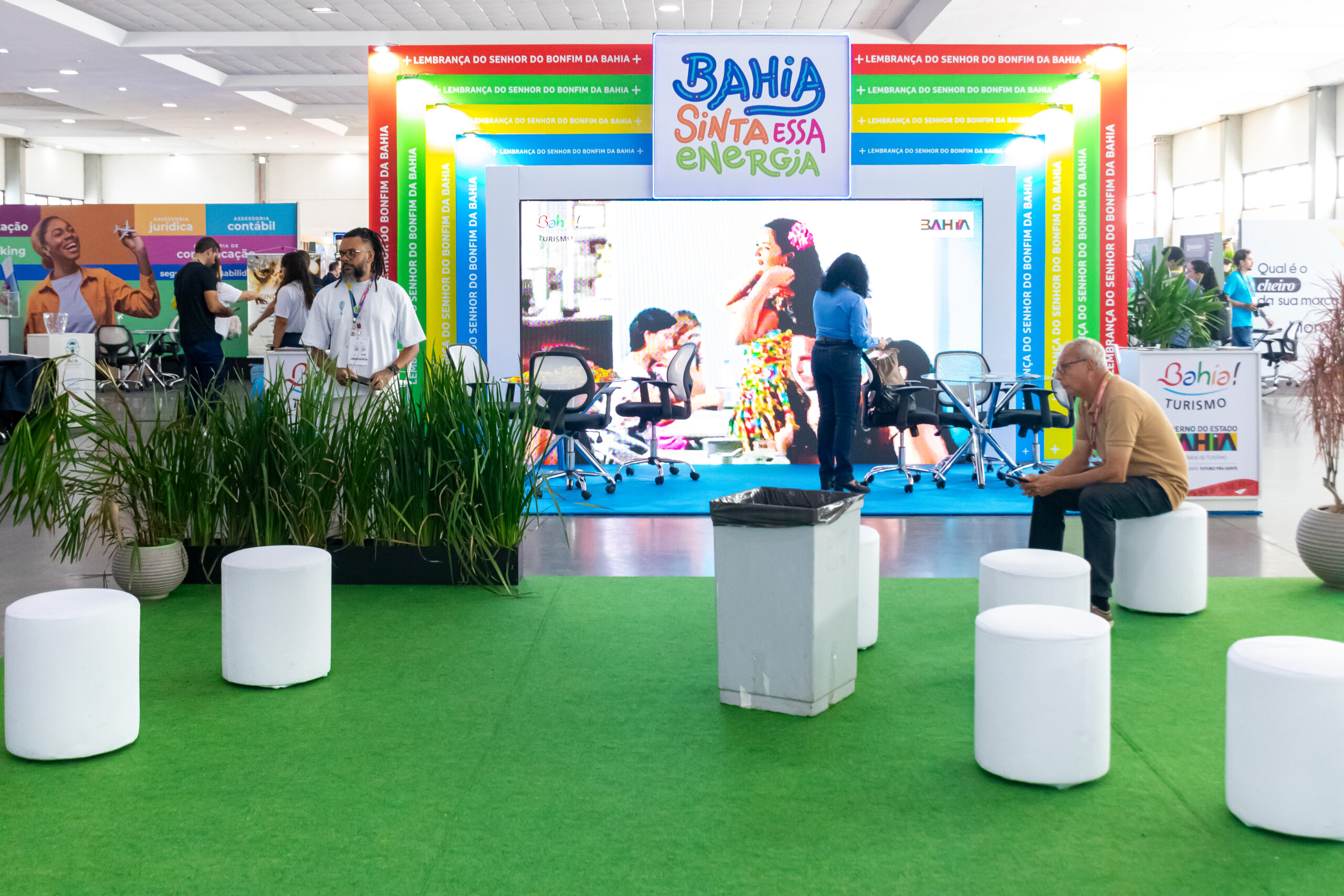 Lounges estão espalhados pela feira como opção de descanso e local para networking