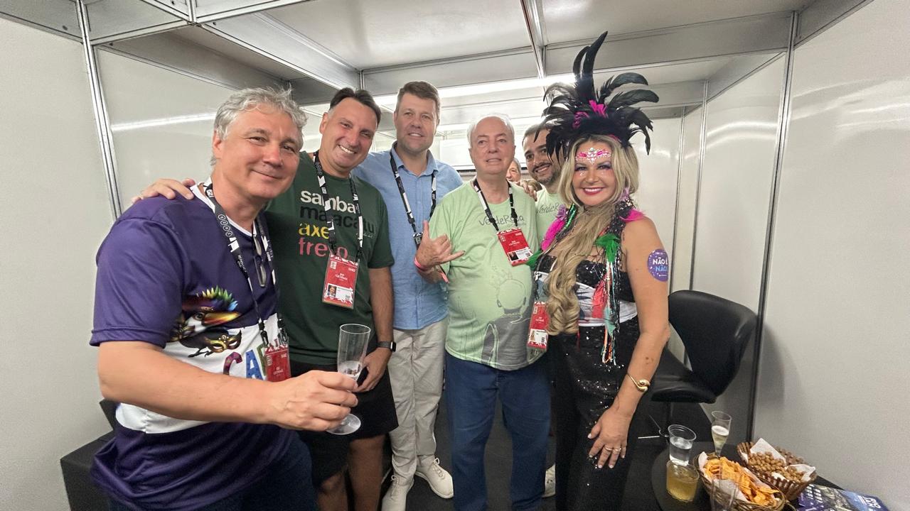"Welcome to Rio" celebra 30 anos de excelência no atendimento aos turistas na Sapucaí 2 Luiz Strauss Pedro Guimaraes presidente da Apresenta Rio Gustavo Tutuca secretario Estadual de Turismo Nili Sergio Feliz subsectretario Estadual de Turismo e Viviane Fernandes "Welcome to Rio" celebra 30 anos de excelência no atendimento aos turistas na Sapucaí