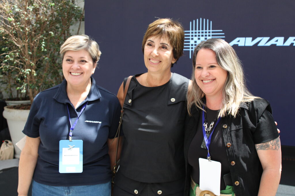 Marcela Iacona, da DMC Touch e Nadia Kardouss, da Singapore Airlines, com a agente de viagem Márcia Figueiredo, da Magoo Tur