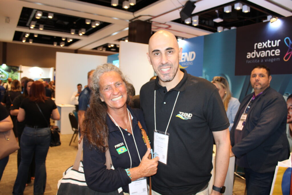 Mari Masgrau, do Mercado e Eventos e Jonathan Wommer, da Trend Viagens
