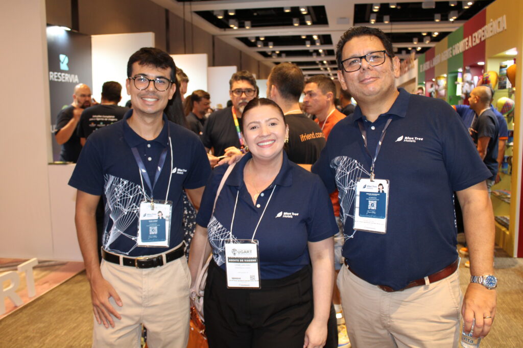 Mikael Campos, Luciane Lopes e Adriano Schampovski, da Blue Tree Hotels