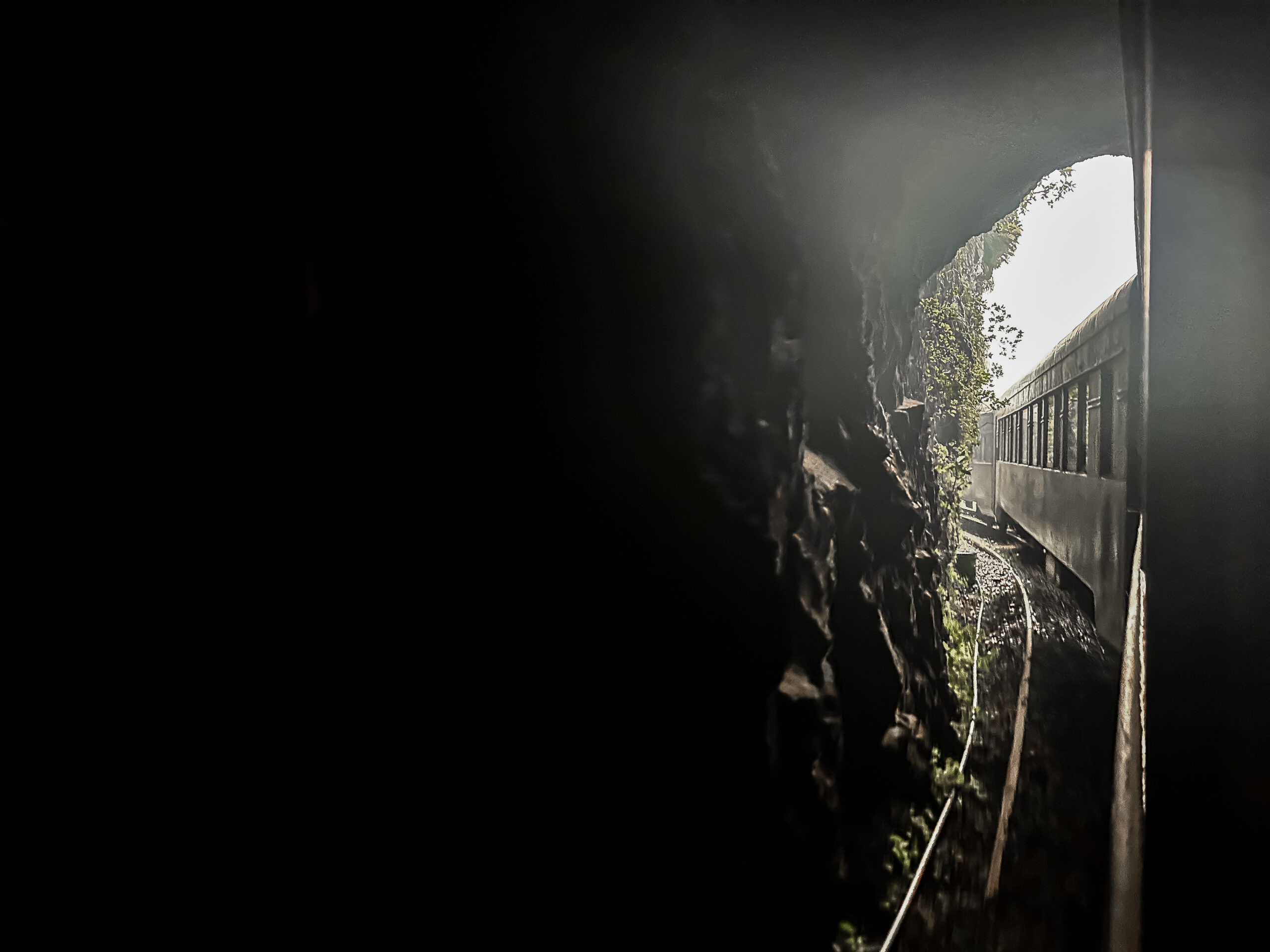 Na rota, 13 túneis são percorridos