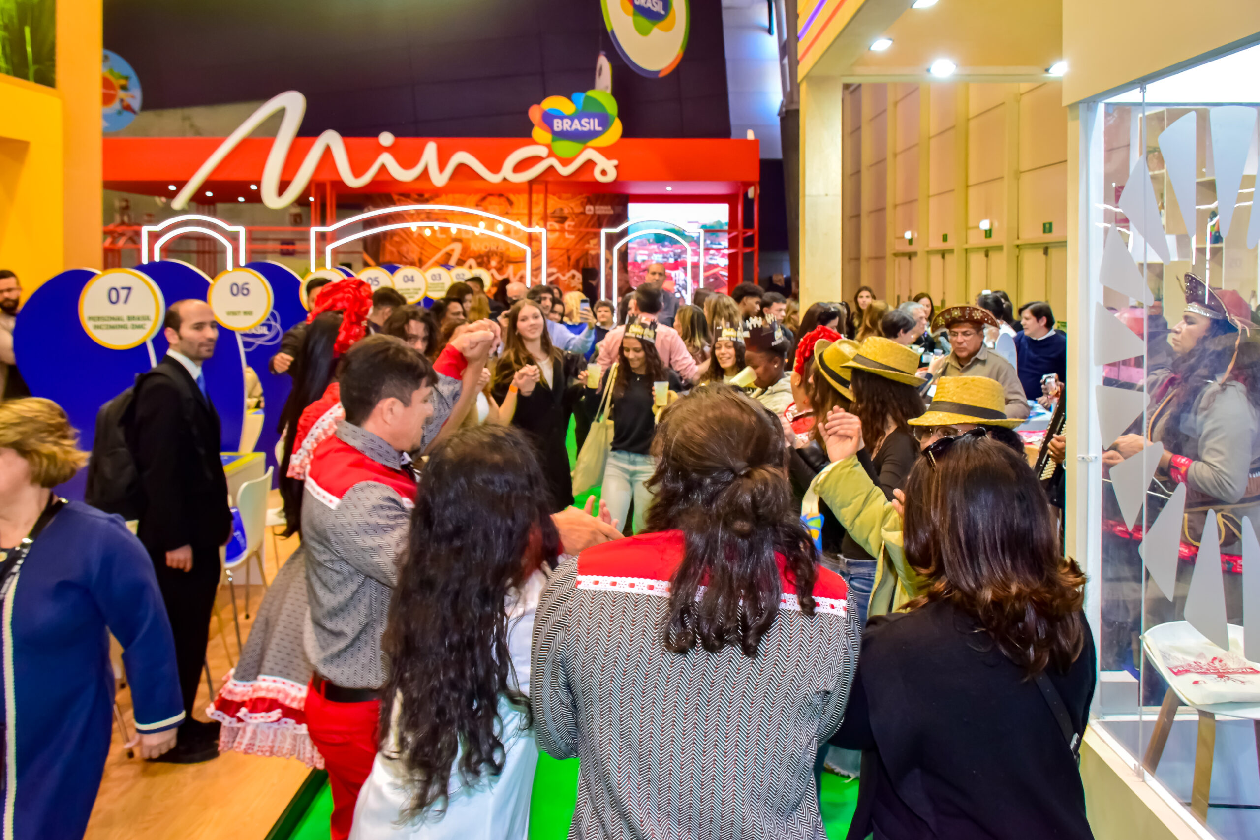 O forró animou os visitantes da feira O forró animou os visitantes da feira