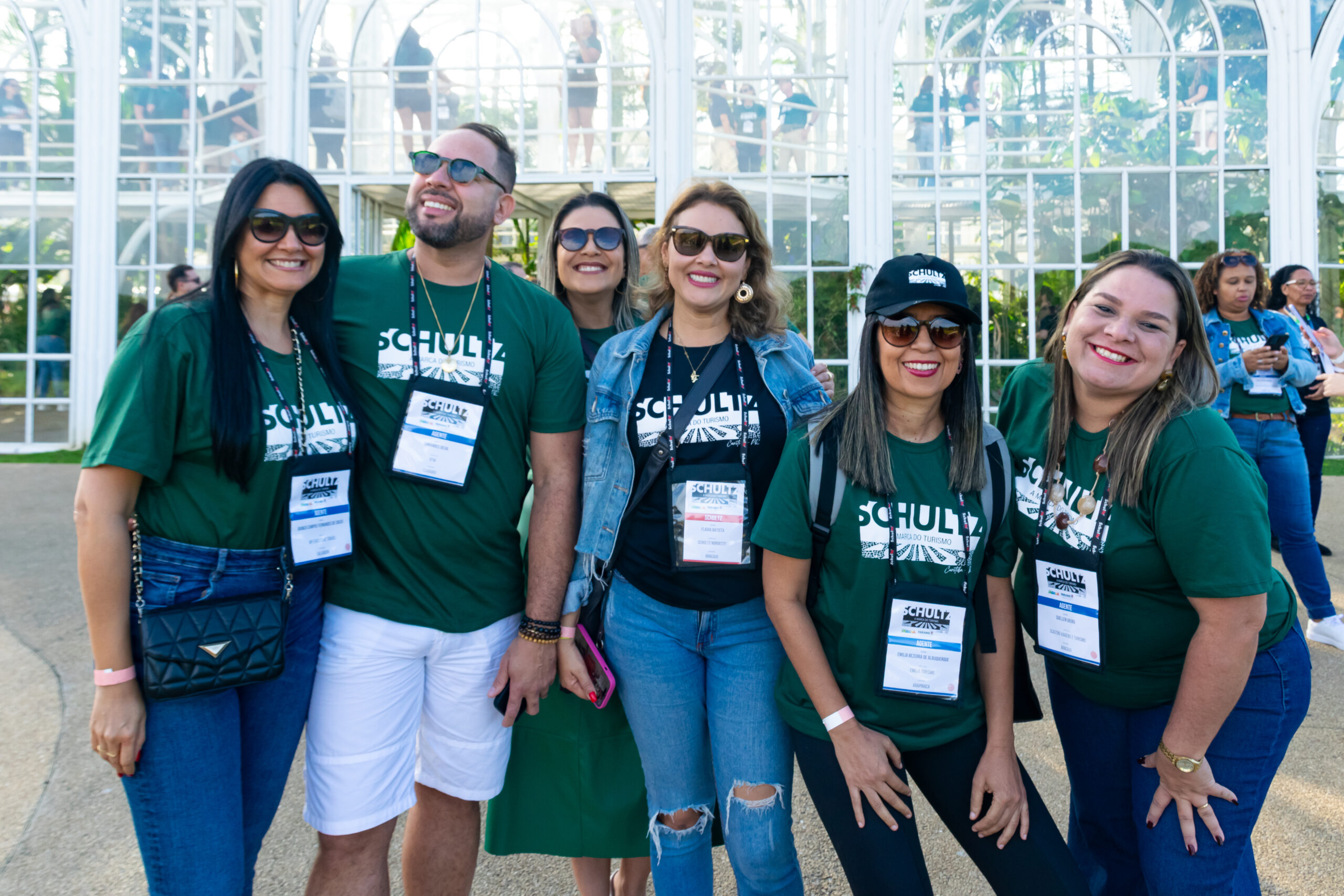 Os executivos da Schultz apanharam os agentes durante o passeio