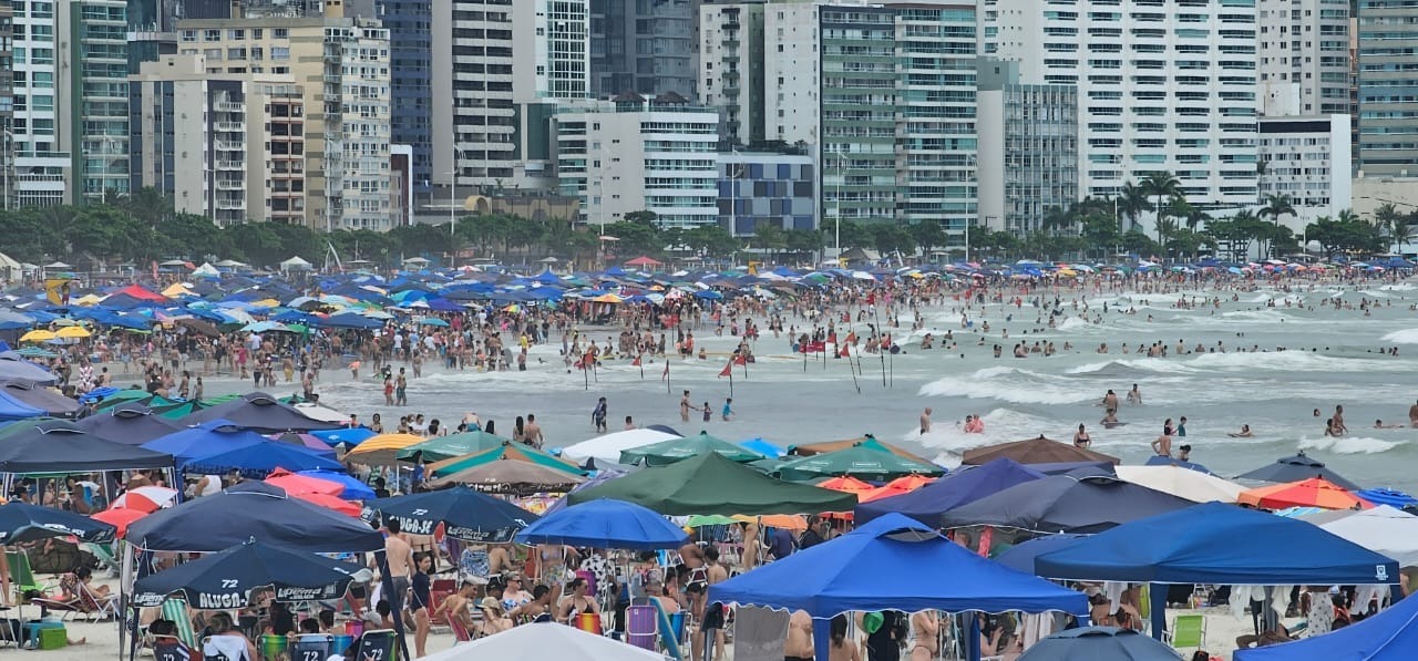 Fevereiro bate recorde de ocupação hoteleira em Balneário Camboriú 1 Praia Central de Balneario Camboriu neste verao Foto Prefeitura de Balneario Camboriu Fevereiro bate recorde de ocupação hoteleira em Balneário Camboriú