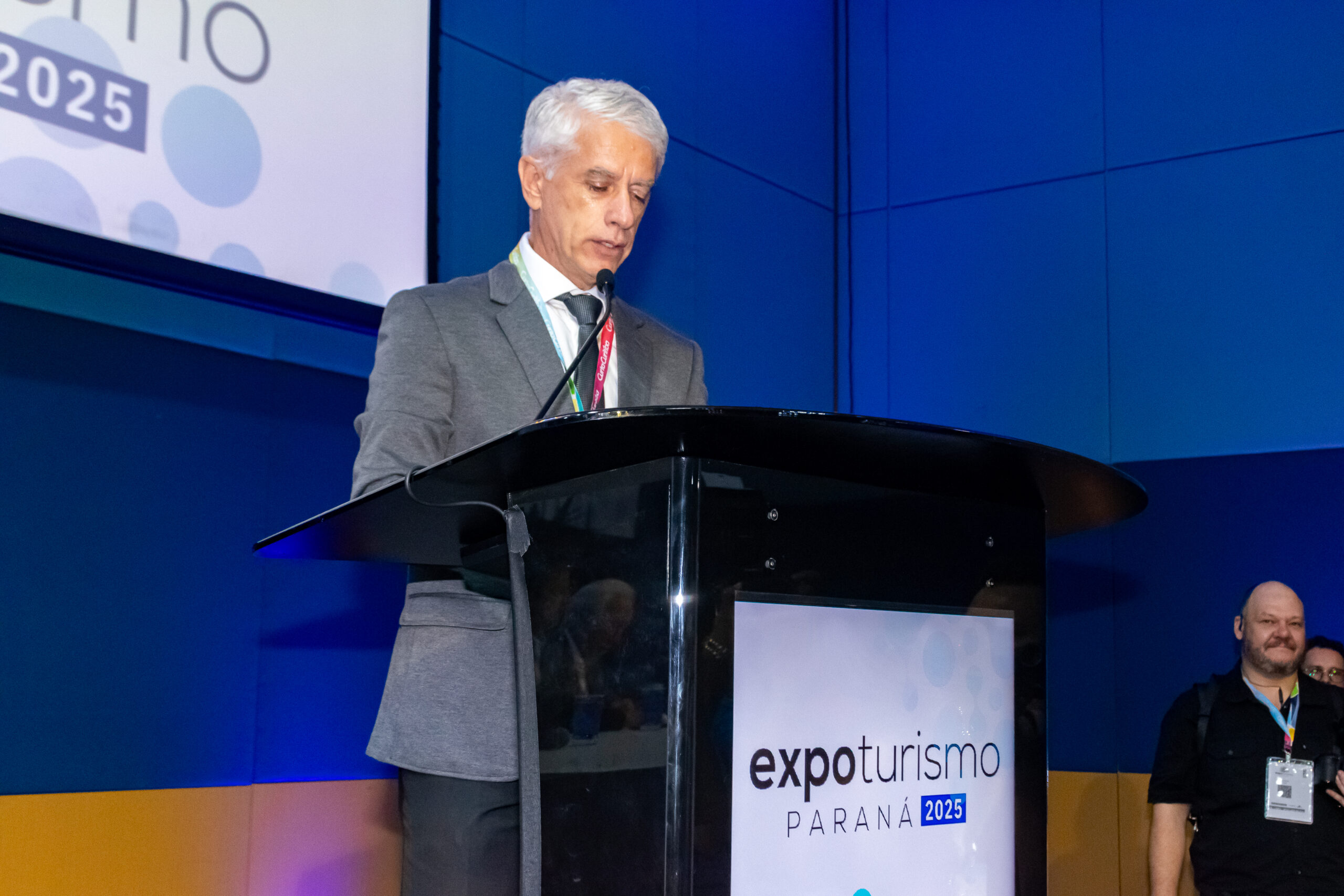 Presidente da Expo Turismo Paraná, João Alceu Rigon em discurso na abertura da feira Presidente da Expo Turismo Paraná, João Alceu Rigon em discurso na abertura da feira