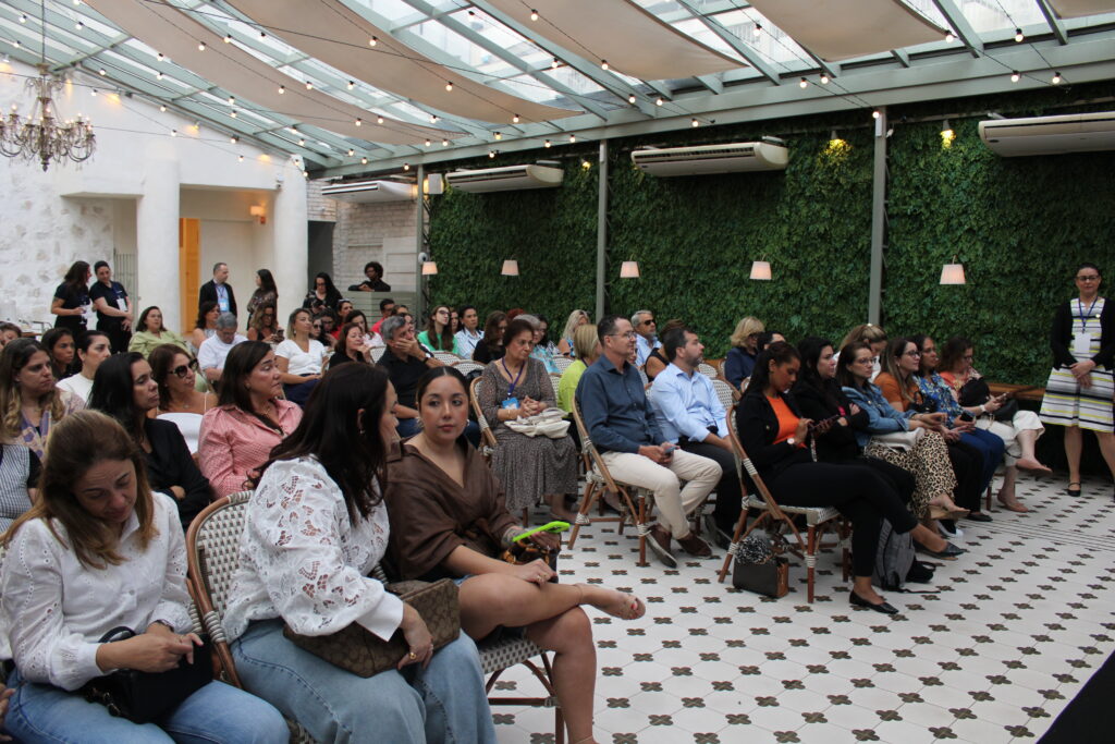 Público assiste as palestras da manhã