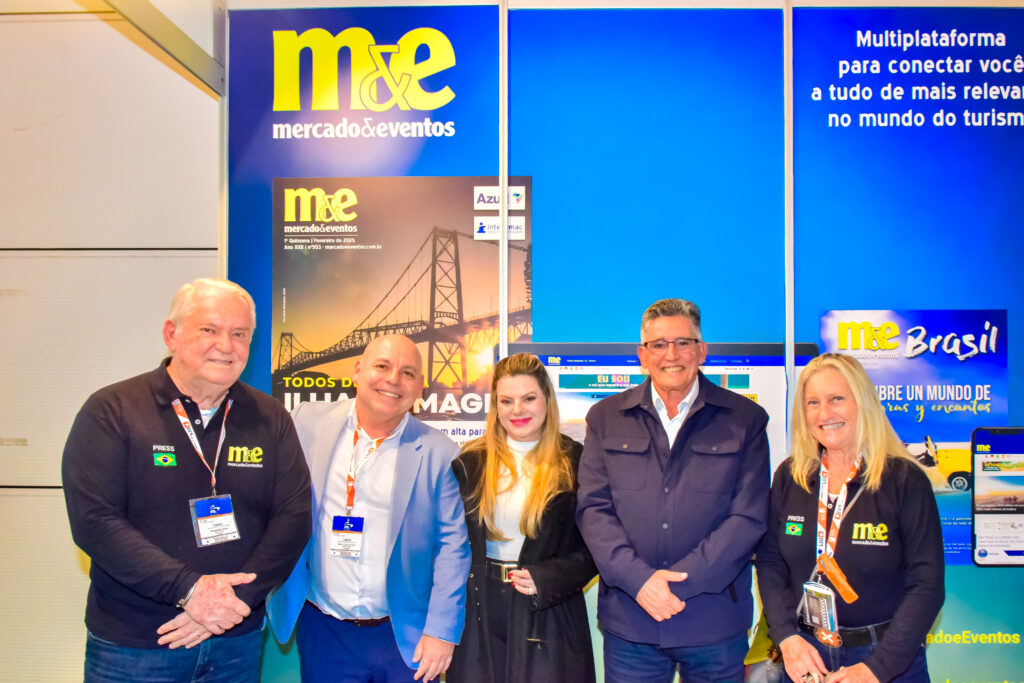 Roy Taylor e Rosa Masgrau, do M&E, com a delegação de Porto Seguro