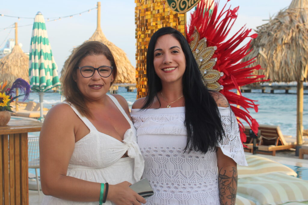 Walmara Brasileiro, do AzulCenter e Élida Cristina da Silva, da GS