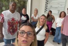 Agentes de viagens se reúnem na sede da ViagensPromo para cobrar respostas após problemas em emissões e pagamentos