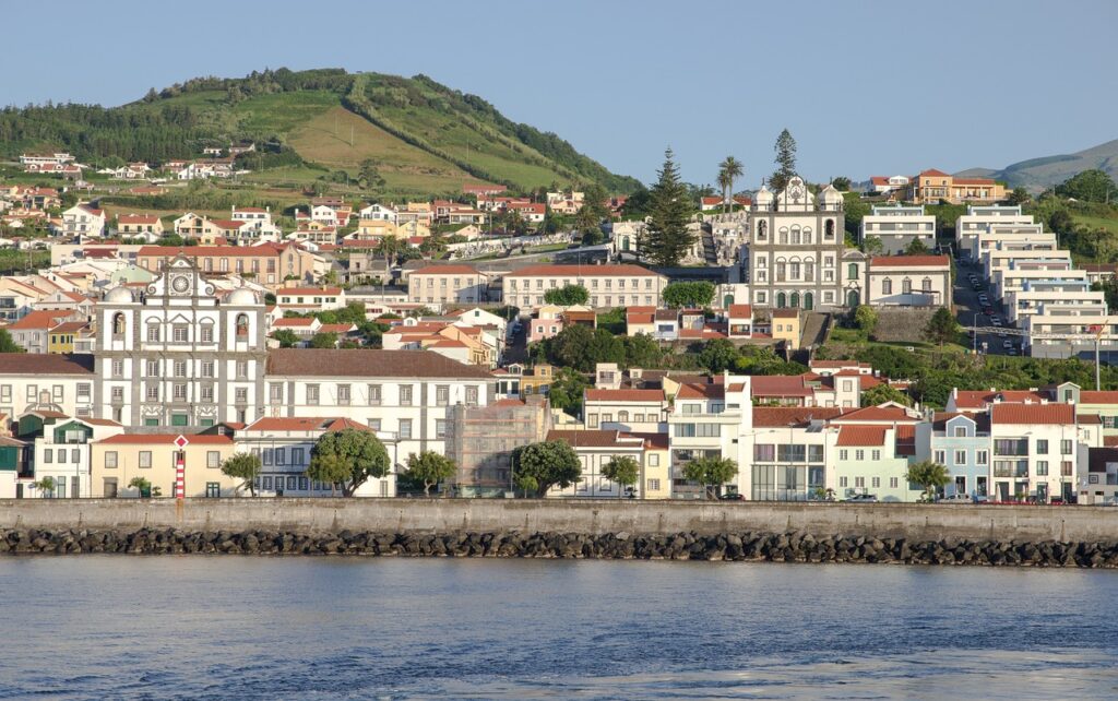 Turismo “fora do óbvio”: resistência aos EUA é oportunidade de expandir viagens de brasileiros por países europeus desconhecidos 1 azores 4365642 1280 Turismo “fora do óbvio”: resistência aos EUA é oportunidade de expandir viagens de brasileiros por países europeus desconhecidos