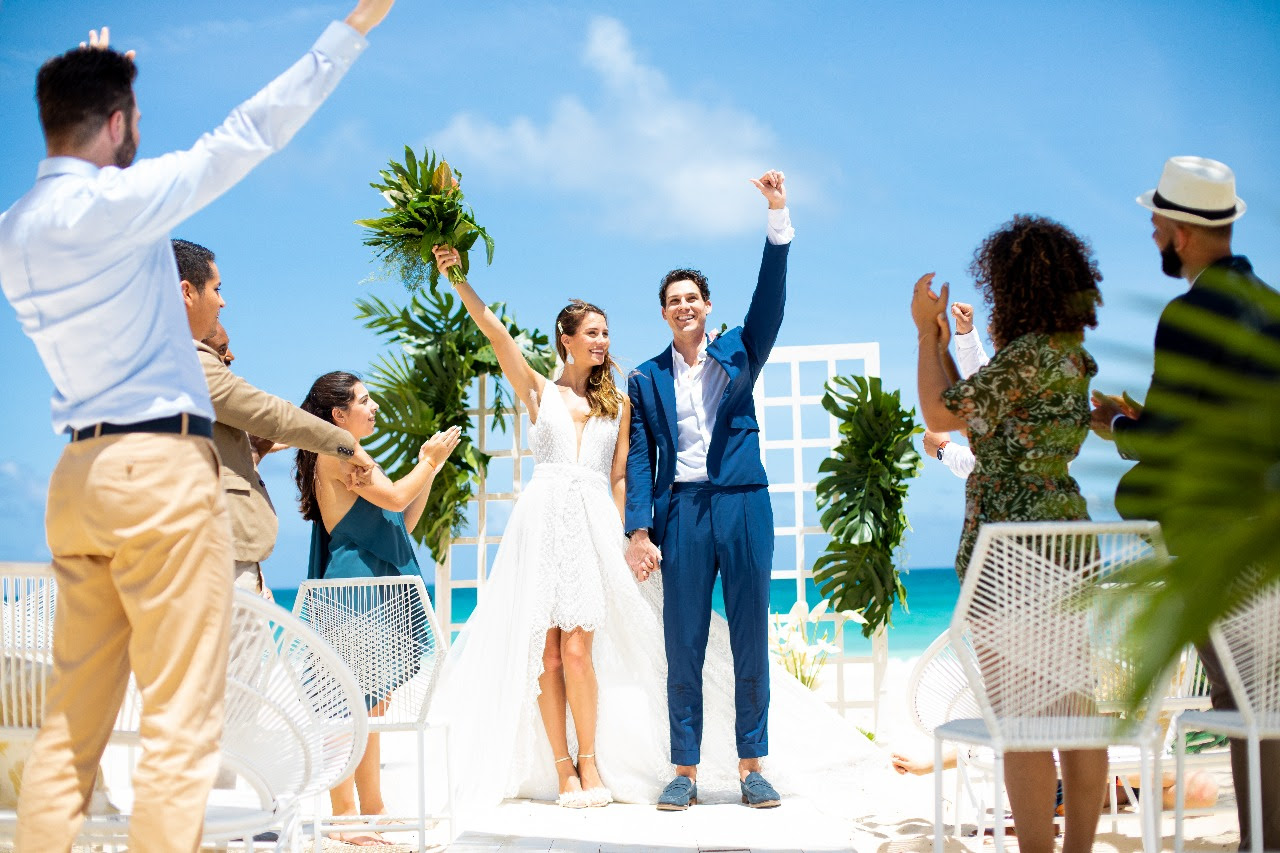Casamento de destino: Punta Cana se consolida entre os destinos mais escolhidos pelos casais 1 Uma nova tendência em que os casais escolhem se casar no exterior para viver a experiência de dizer "sim" em um cenário dos sonhos (Divulgação/RCD Hotéis) casamento de destino