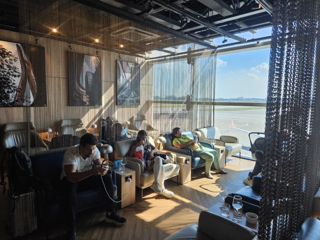 1º andar da W Premium Lounge