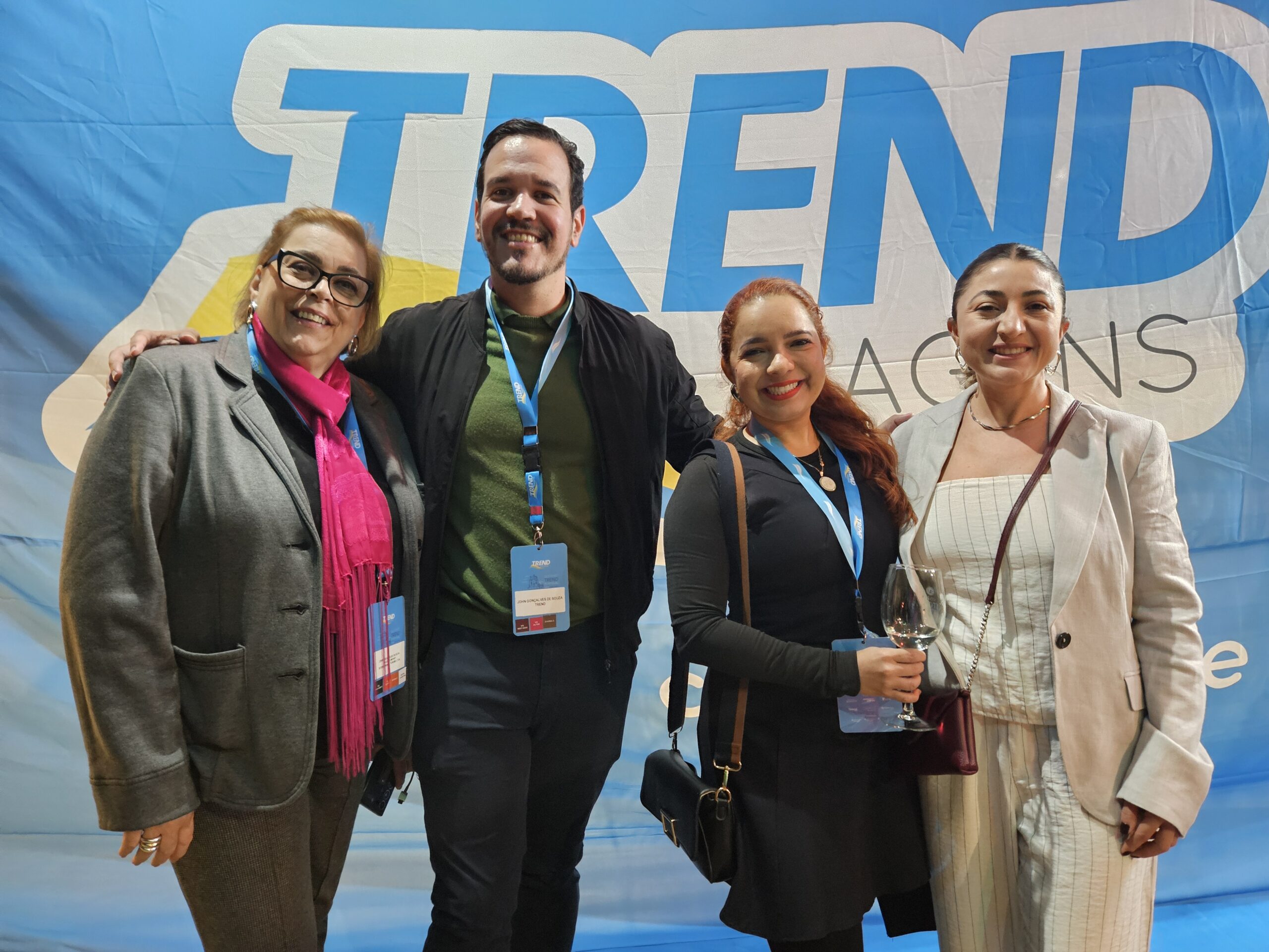 John Gonçalves e Aline da Silva da Trend, entre Denise Rodrigues, da Travel Company, e Mayane Dutra, da Flyday