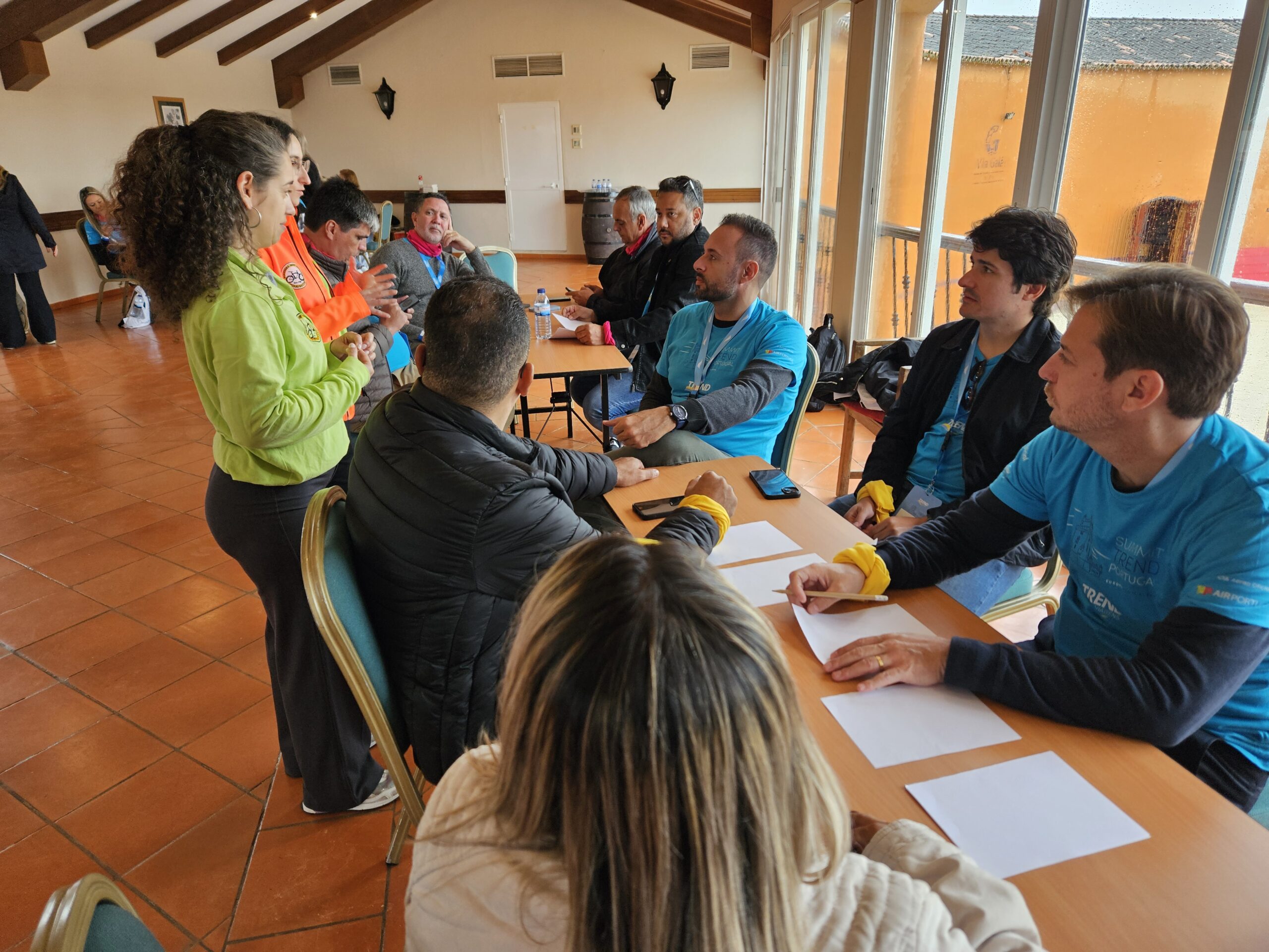 Dois grupos jogam "Imagem & Ação" Dois grupos jogam "Imagem & Ação"