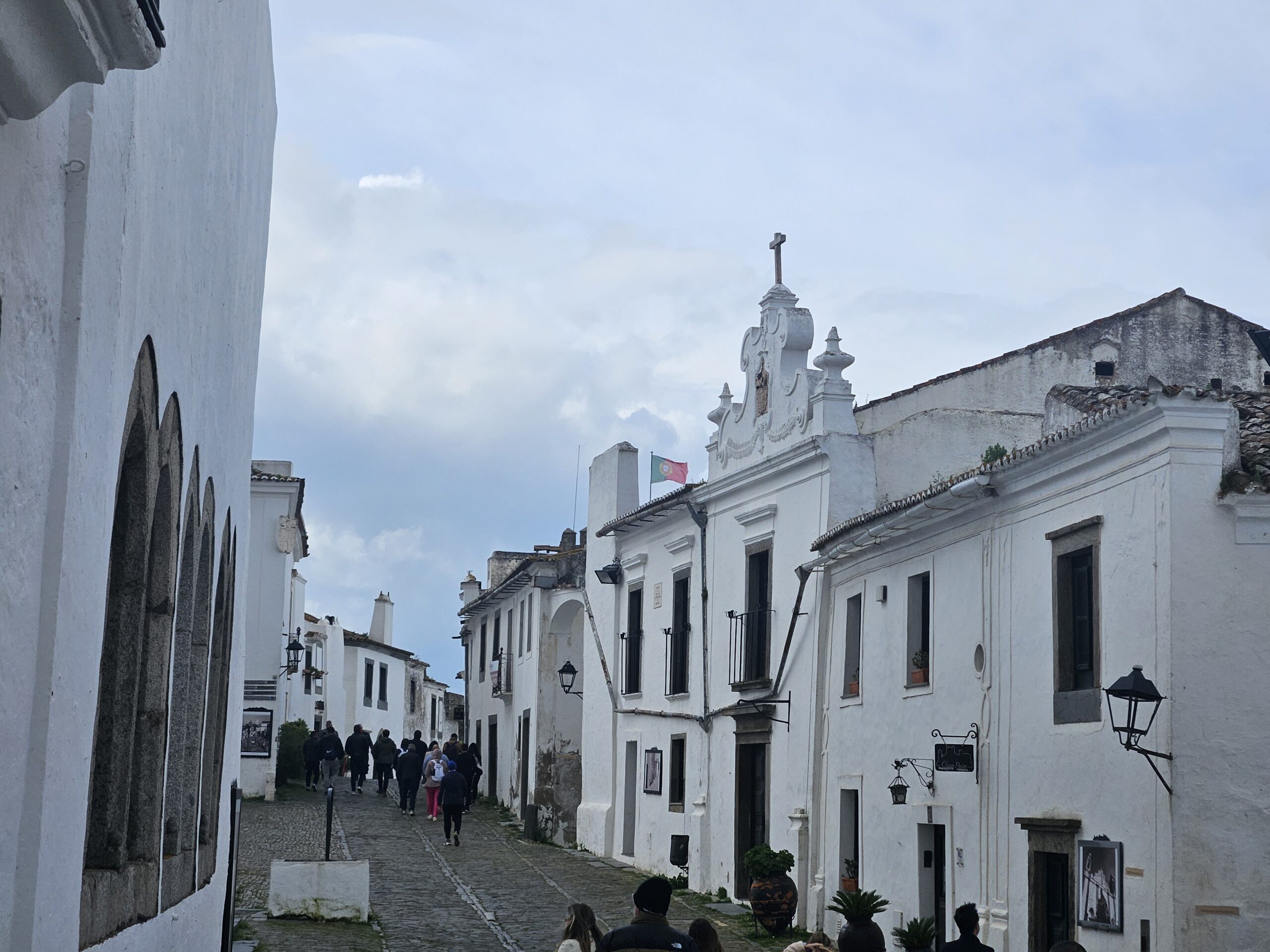 Com o tempo, a vila passou por várias transformações, incluindo a transferência da sede do concelho para Reguengos de Monsaraz em 1838 e 1851