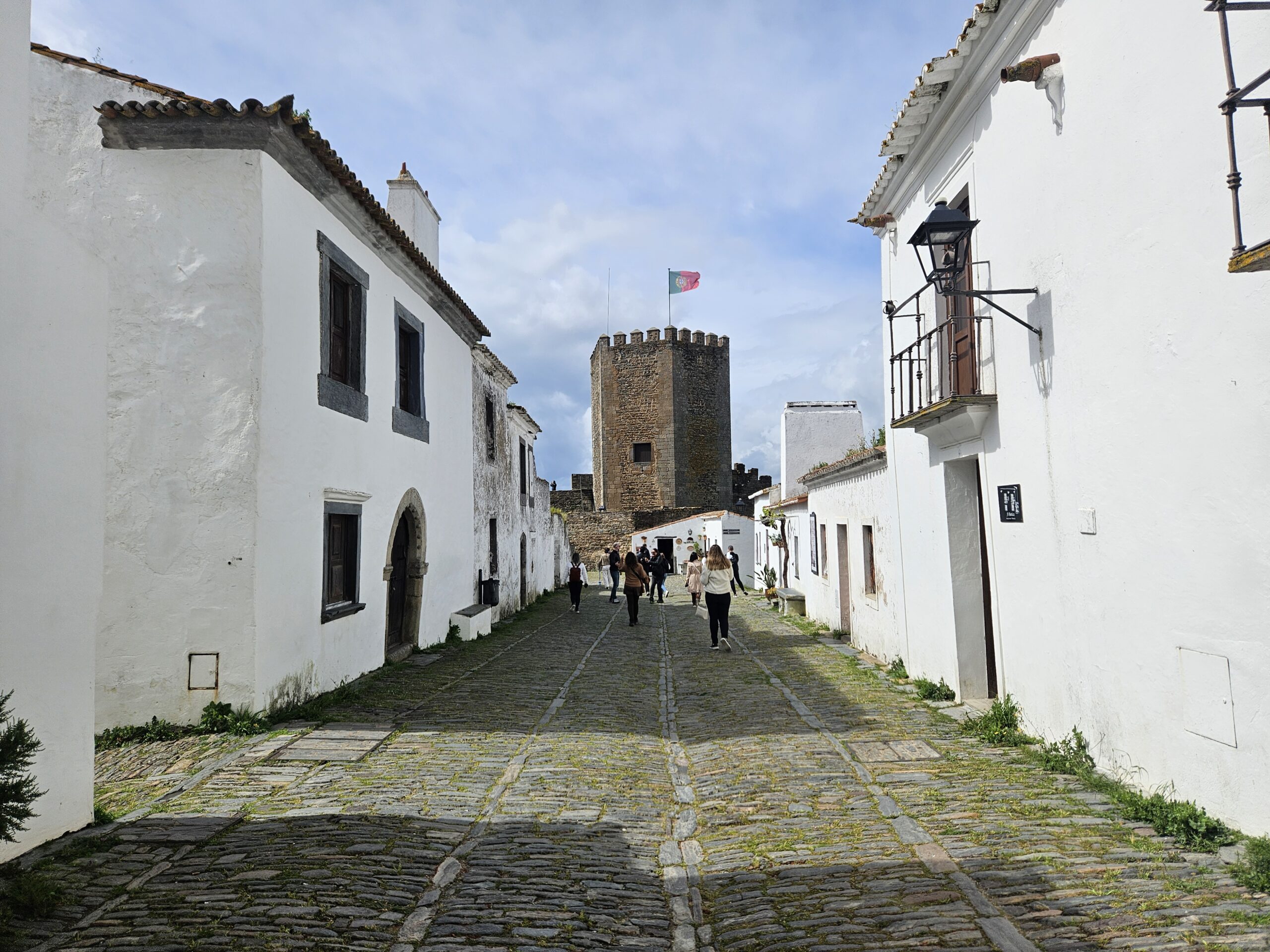 Ruas e recantos da aldeia medieval