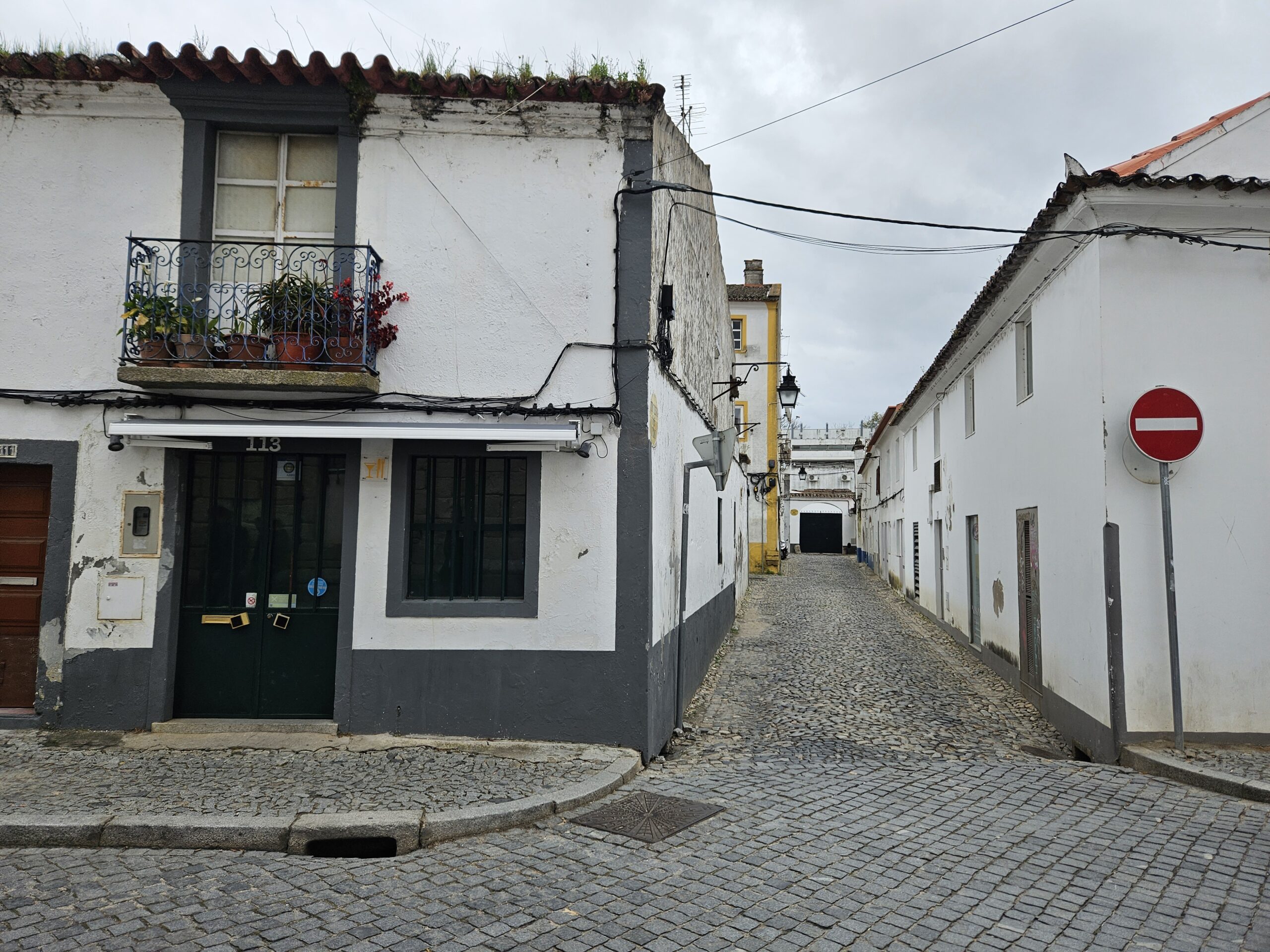 É a quinta cidade mais extensa de Portugal, com 1 307,08 km² de área