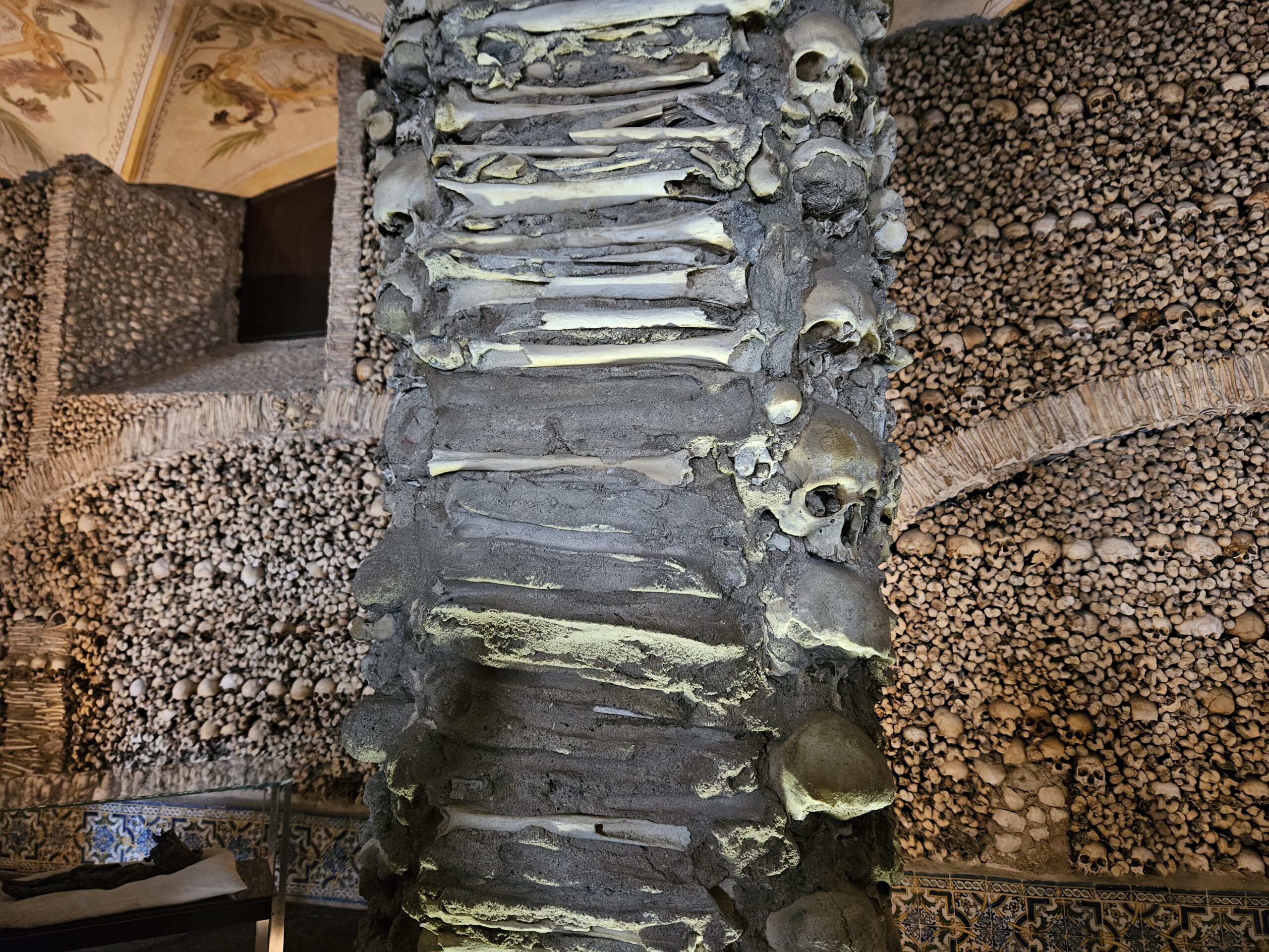 É formada por três estruturas modulares de cerca de 18,70m de comprimento e 11m de largura