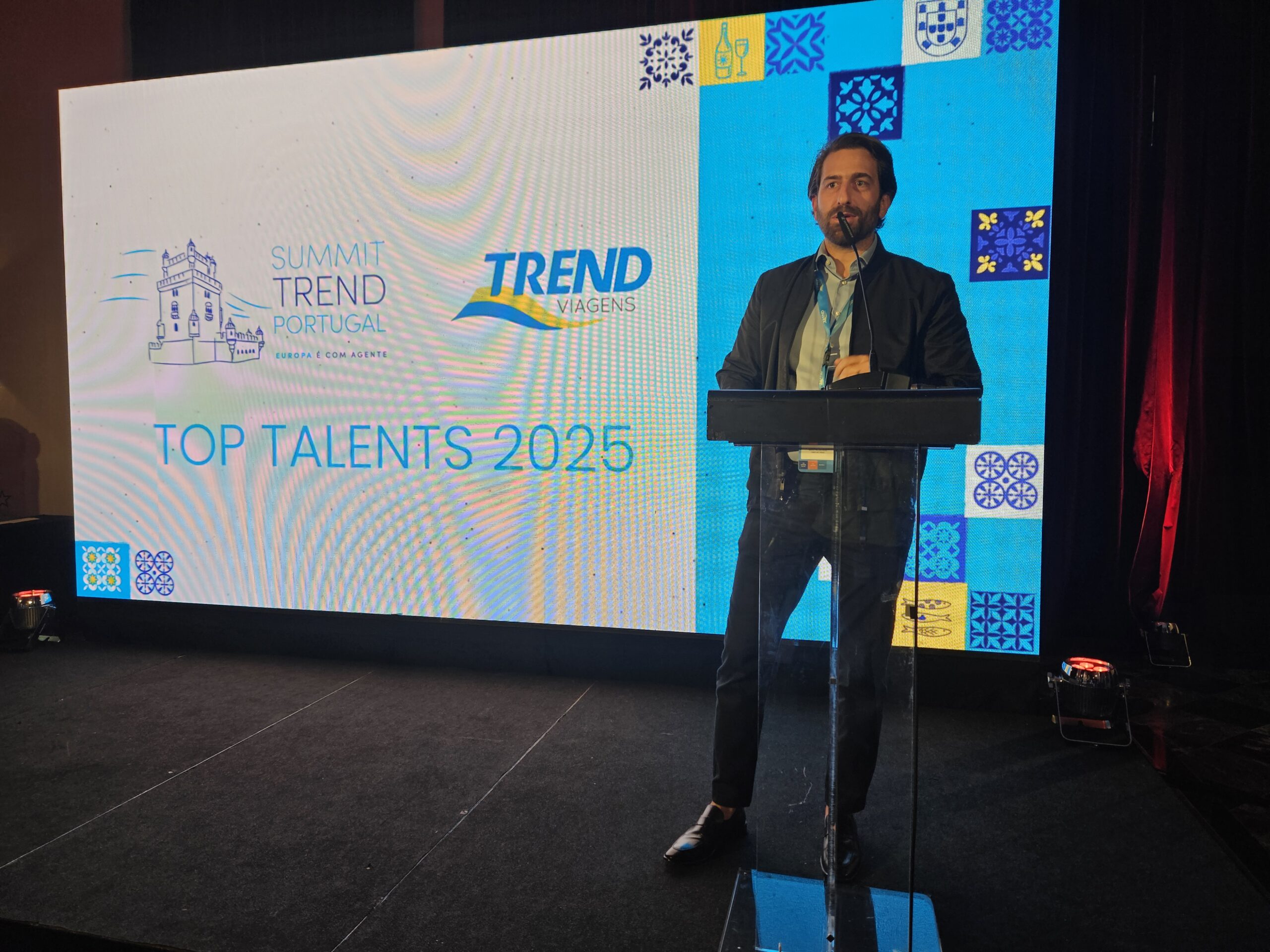 Bruno faz discurso antes da premiação