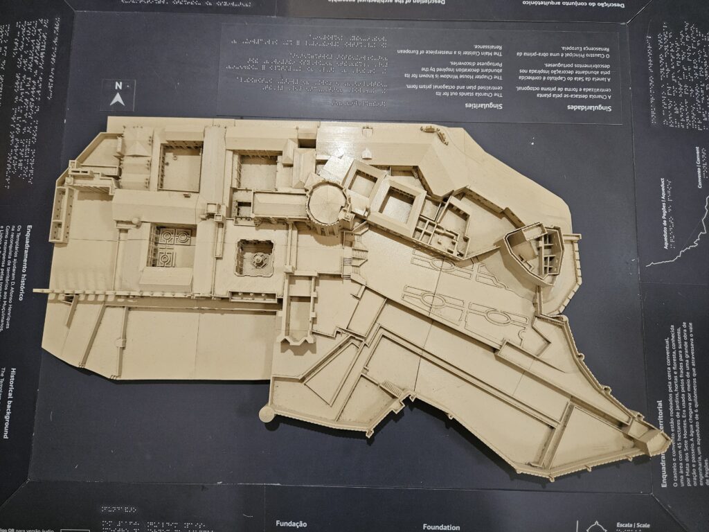 Maquete em 3D para que pessoas com deficiência visual possam conhecer as diferentes área do convento
