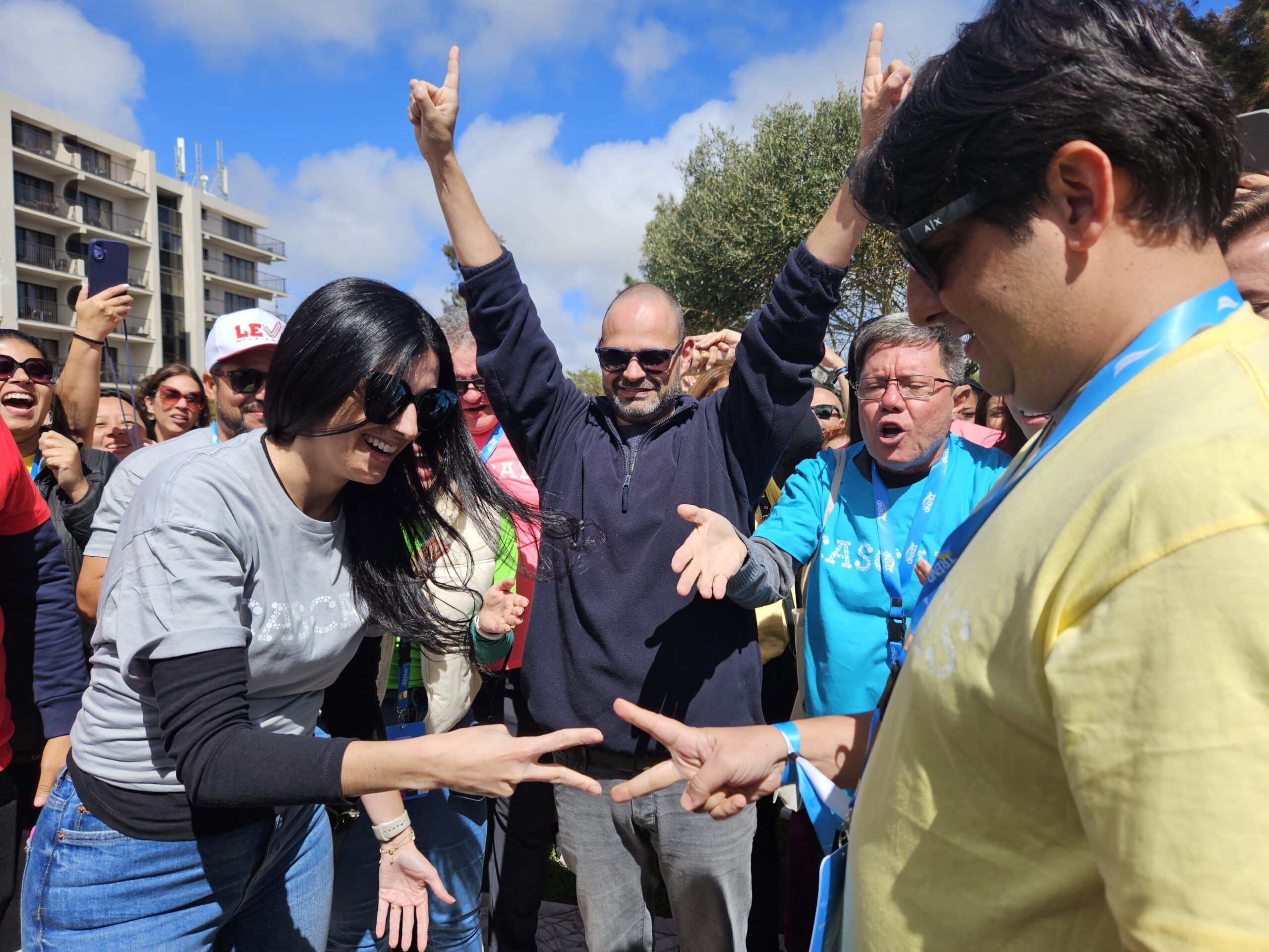 Grupo cinza e amarelinho disputam a final