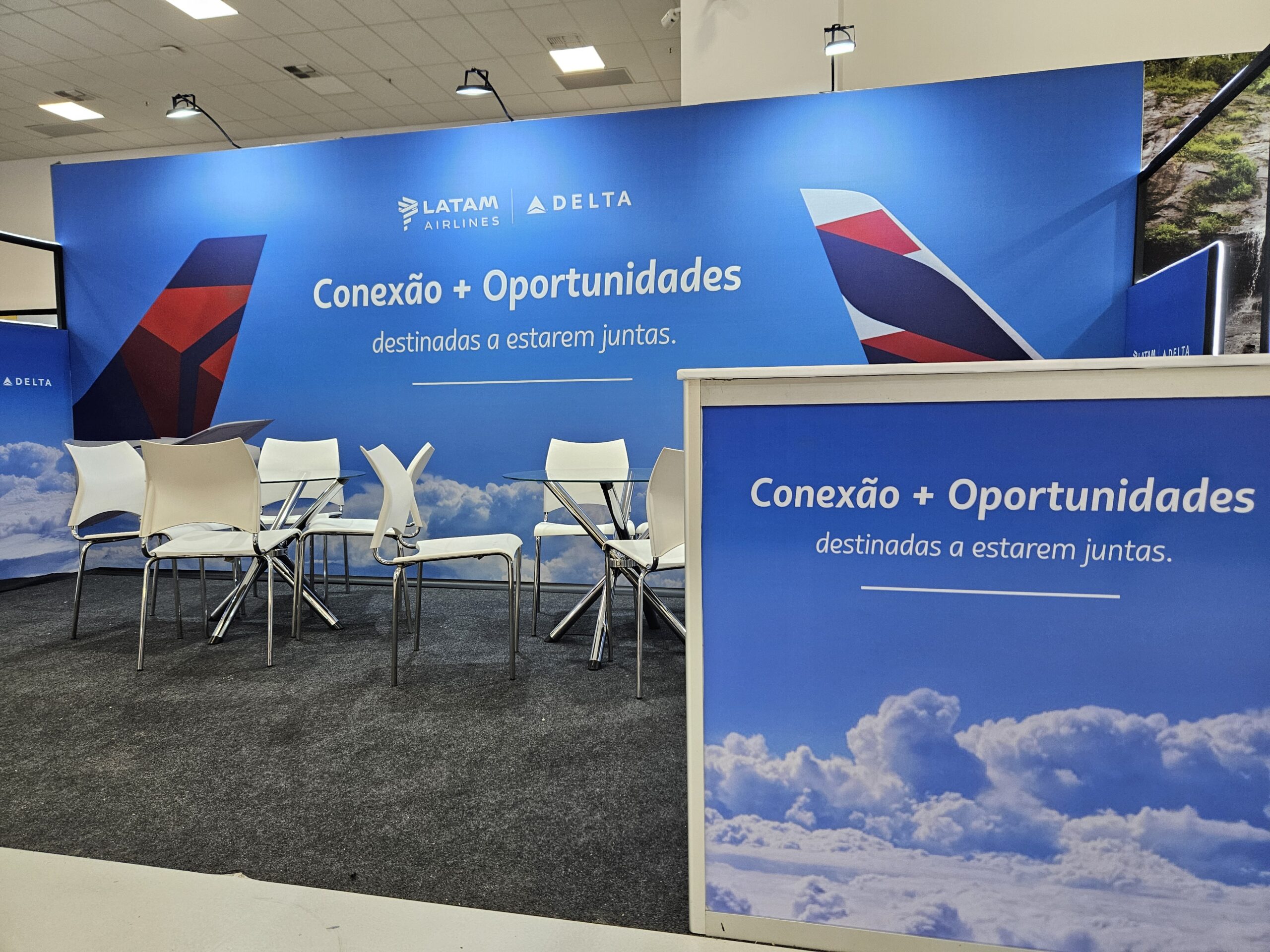 Estande da Latam