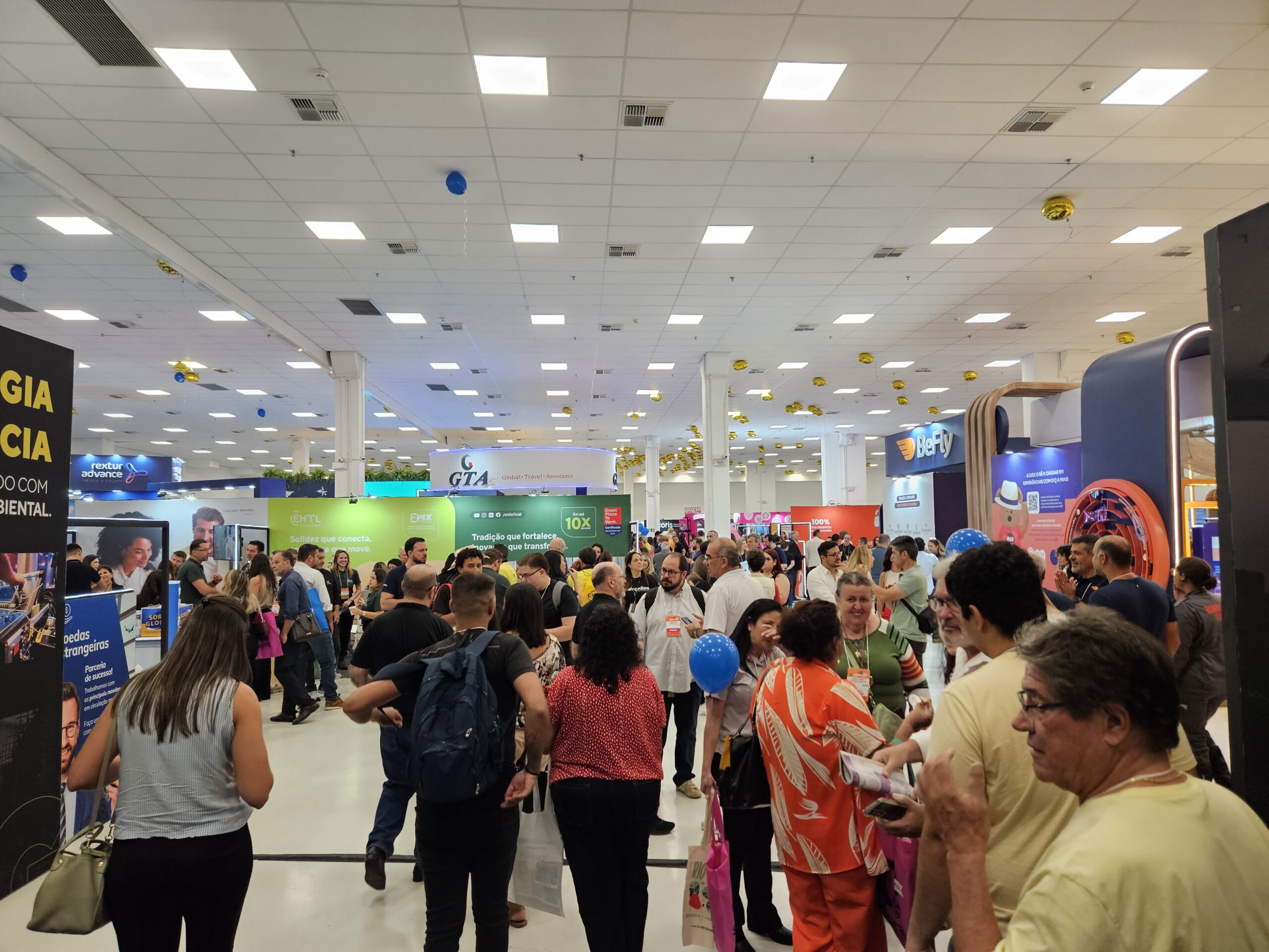 Corredores cheios na tarde desta quinta-feira (10)