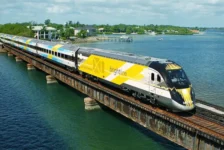 Brightline e Discover the World ampliam parceria comercial de viagens para o novo serviço ferroviário