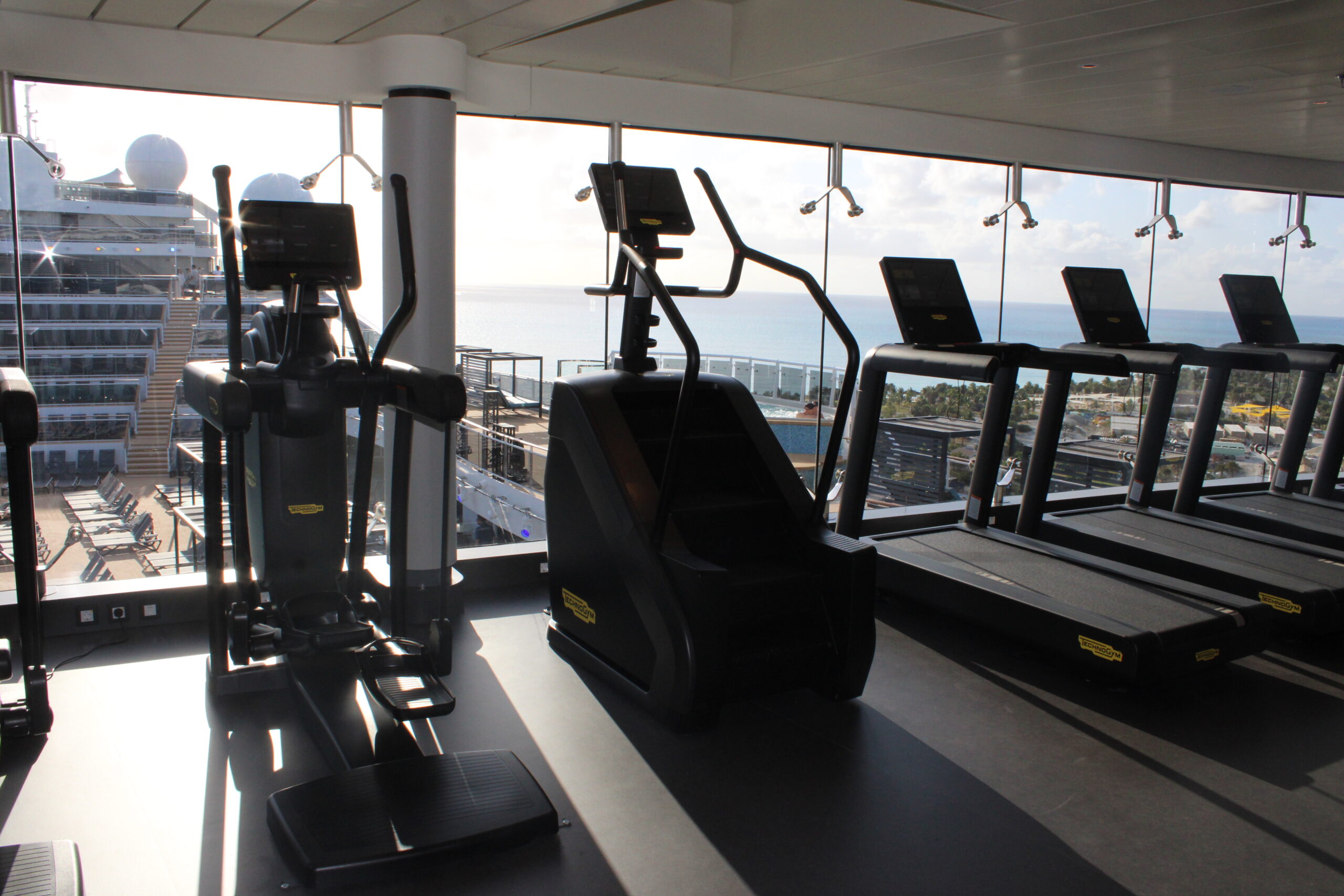 A academia do navio conta com aparelhos de última geração