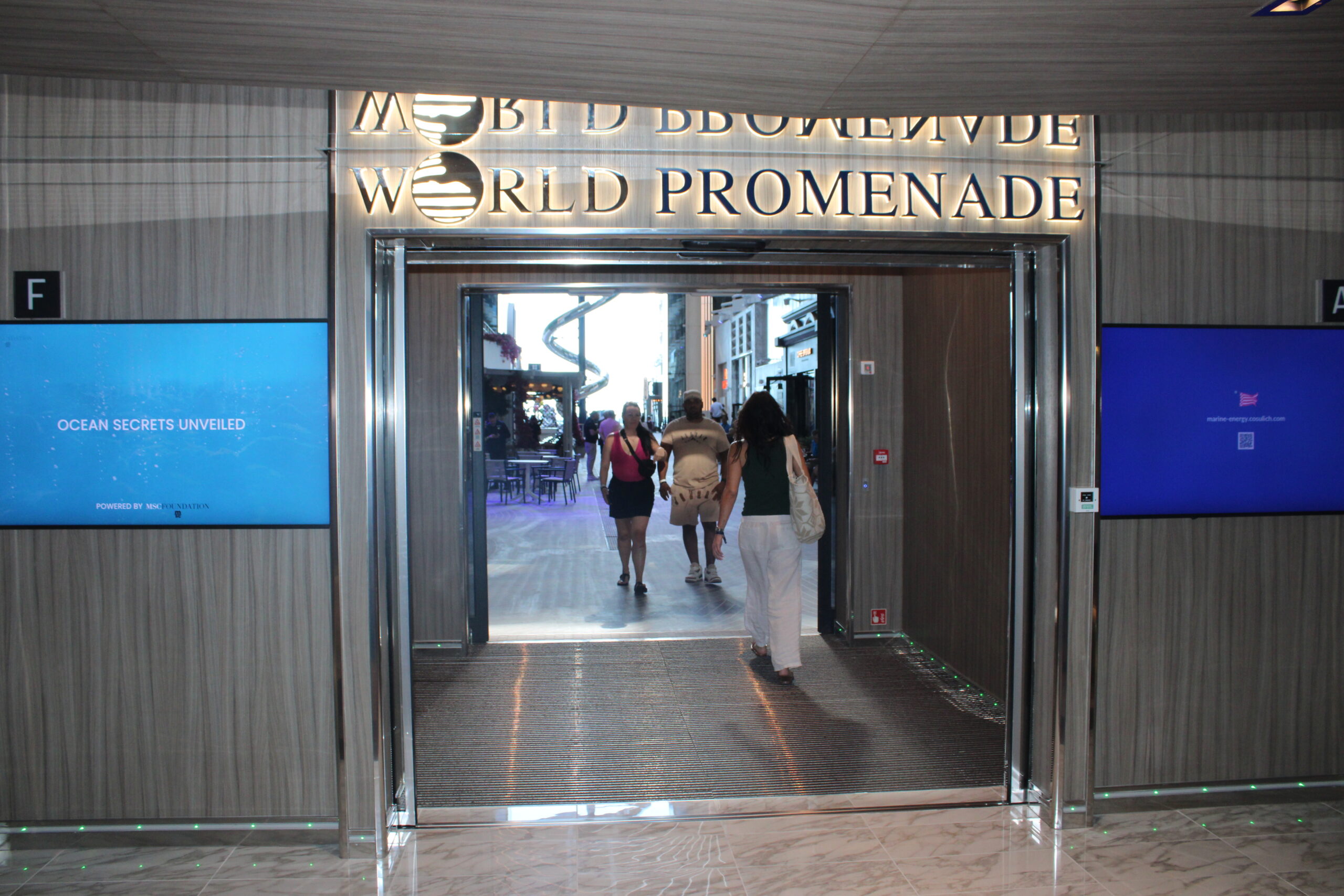 A entrada do World Promenade