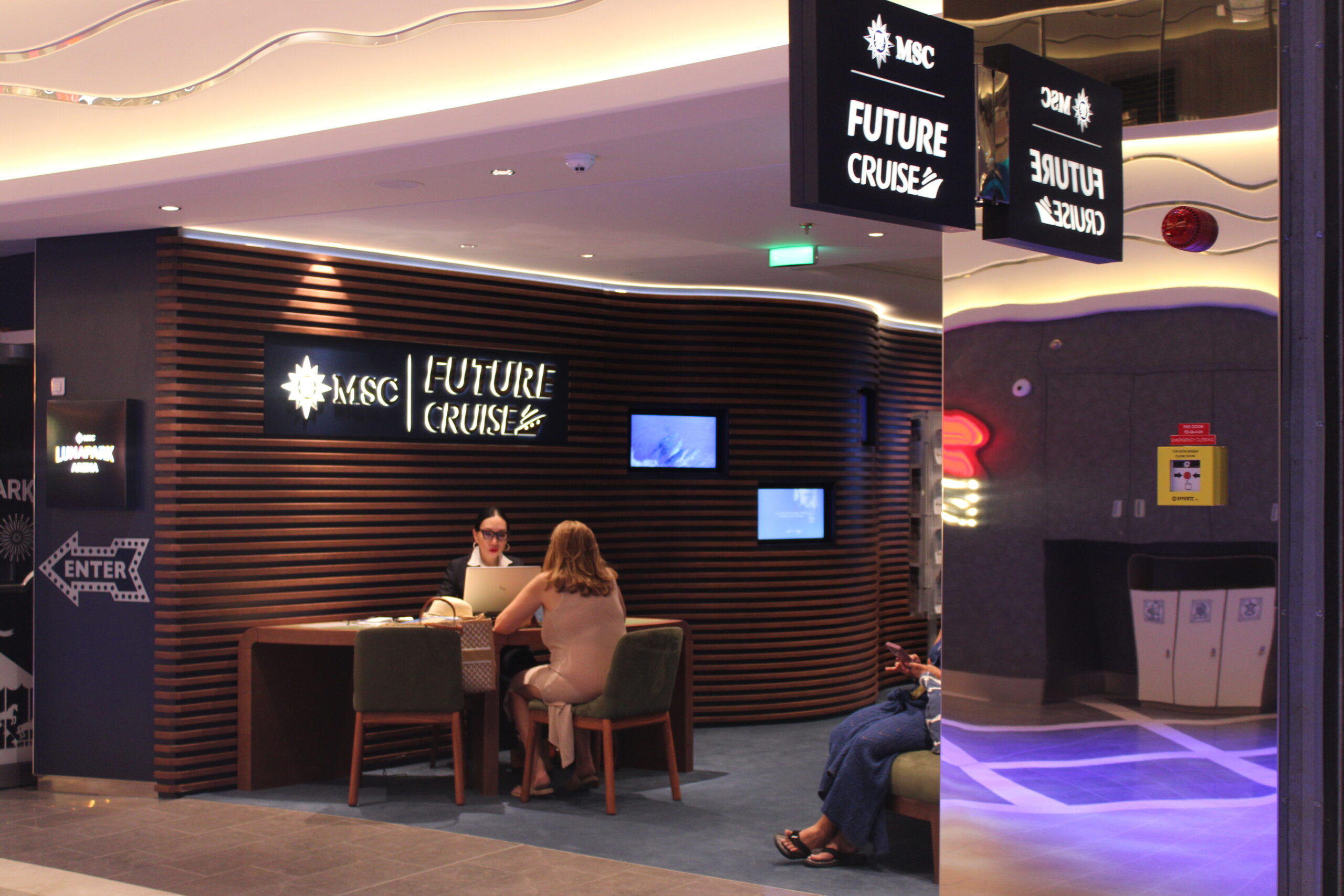 A loja de Future Cruise a bordo do MSC World America