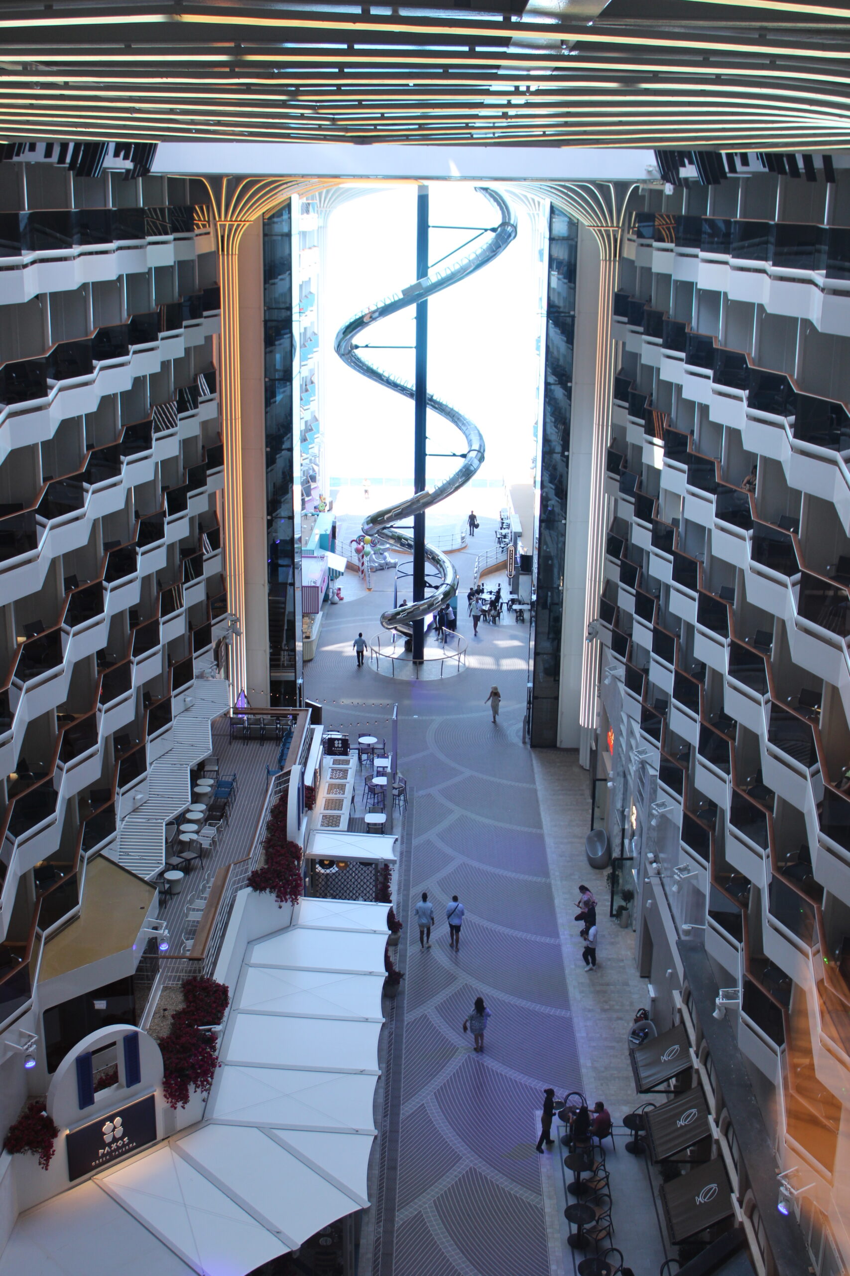 A popa do navio, em forma de Y