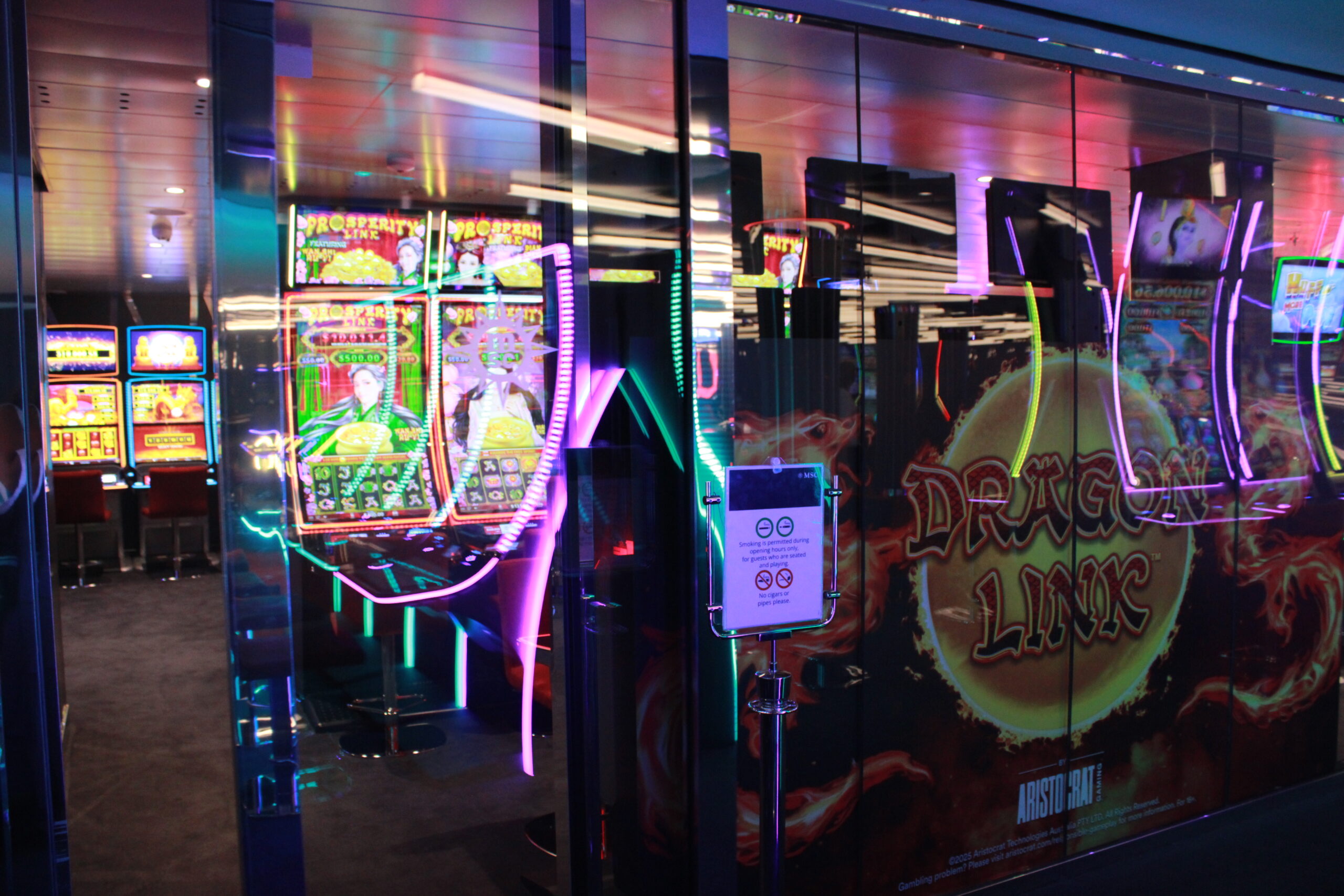 Agora, os fumantes contam com uma área separada e fechada no cassino, oferecendo maior conforto a todos