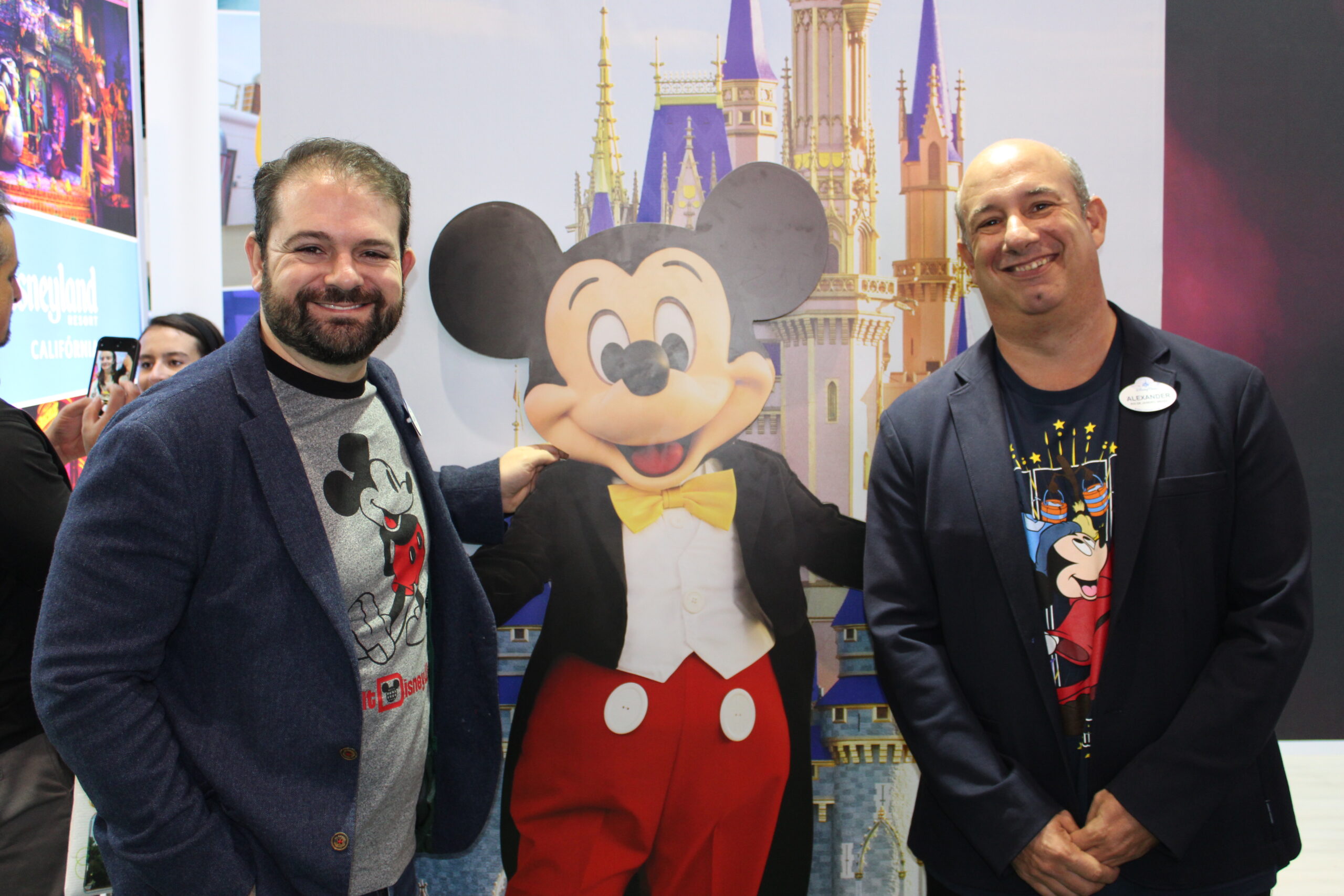 Disney Destinations apresenta novidades para 2025, força do mercado brasileiro e crescimento de produtos durante WTM 1 Alejandro Flores Head of Sales and Travel Industry Marketing e Alexander Haim Gerente Senior de Vendas Latam de Disney Destinations scaled Disney Destinations apresenta novidades para 2025, força do mercado brasileiro e crescimento de produtos durante WTM