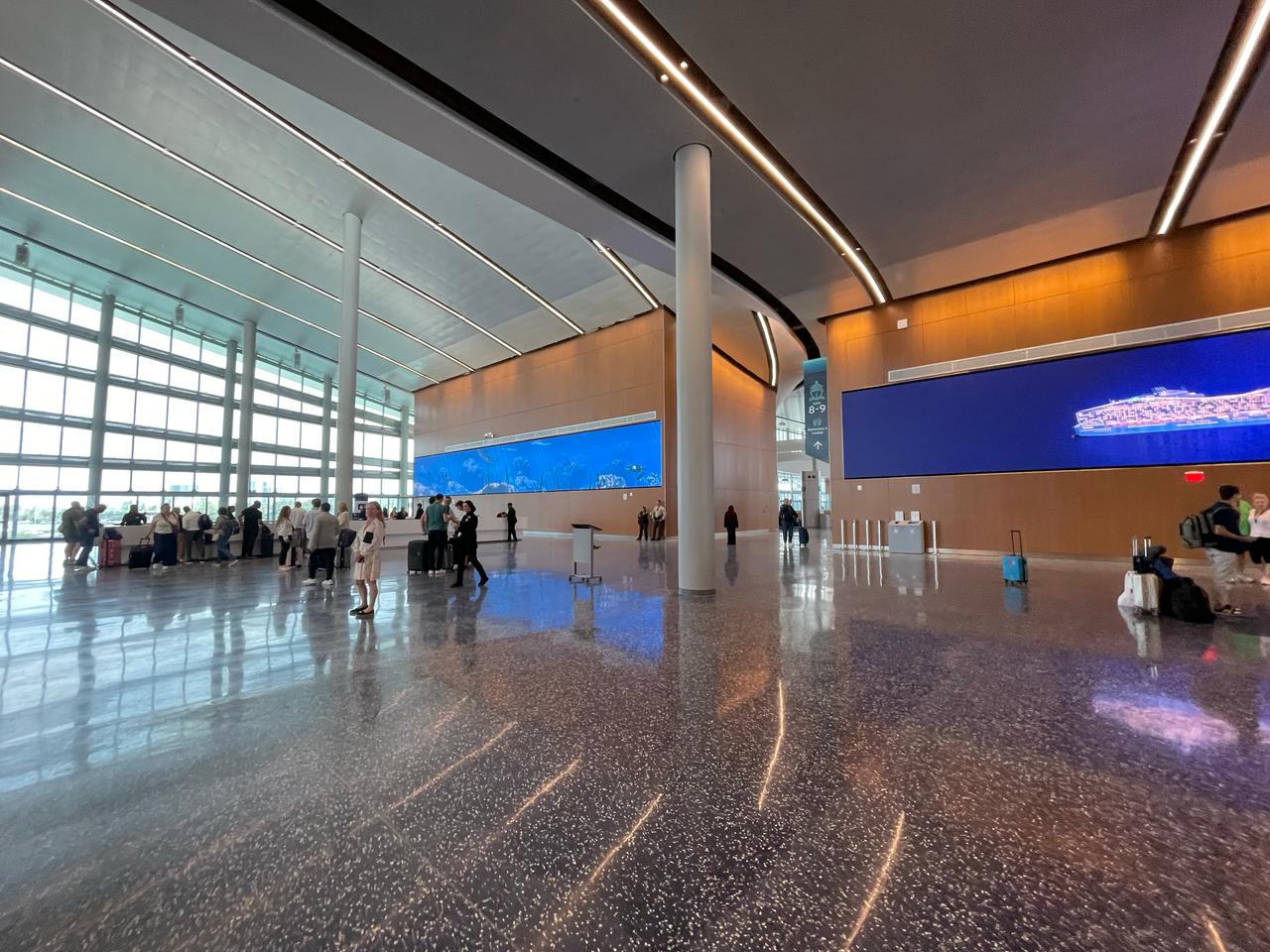 Além da tecnologia, o espaço se destaca pelo design e integração com a arte