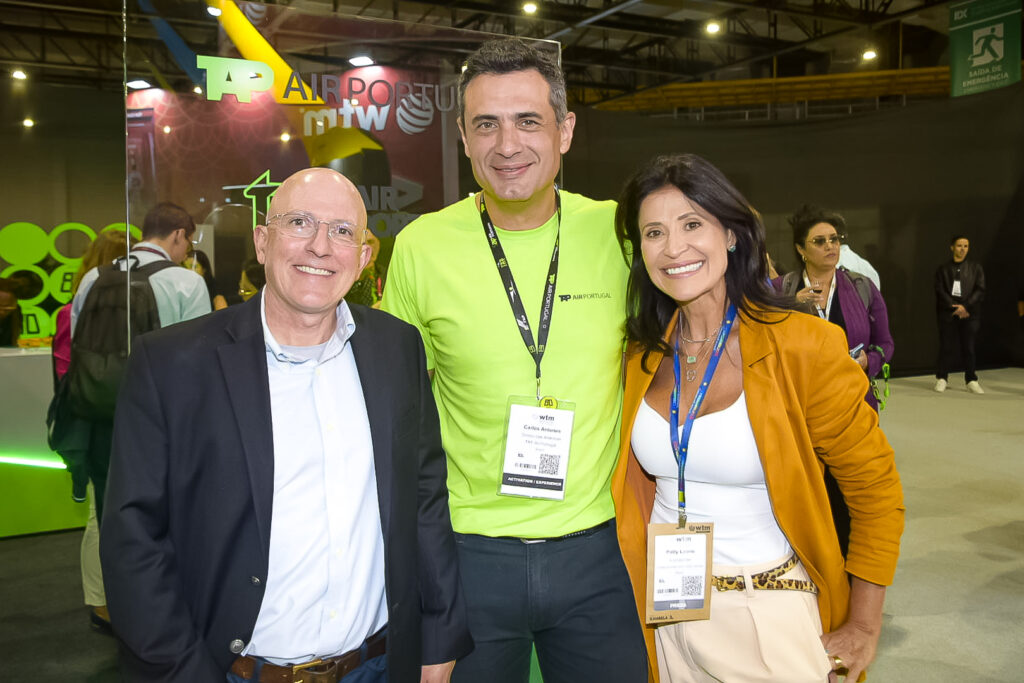 Aldo Leone e Paty Leone com Carlos Antunes, da TAP
