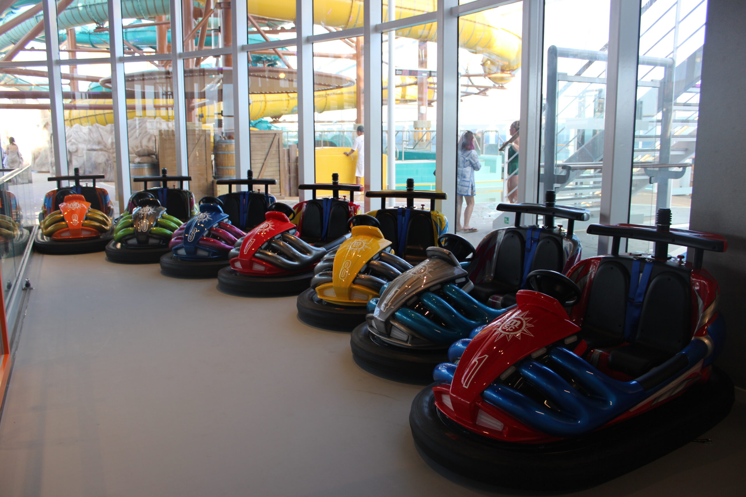 Até carrinho de bate-bate está disponível no navio