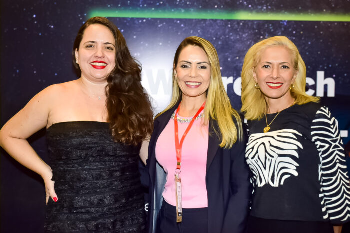 Unedestinos celebra 10 anos e lança podcast Unepode com líderes do turismo 3 Brenda Silveira do Porto de Galinhas Convention Visitors Bureau Keila Moreira da Unedestinos e Vaniza Schuler especialista em negocios e1744768253247 Unedestinos celebra 10 anos e lança podcast Unepode com líderes do turismo