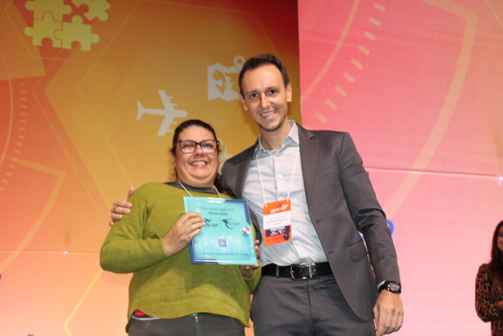 Bruno Waltrick, da Abav SP e Alessandra Magalhães, da Liberata Turismo