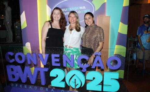 Segundo dia da BWT tem festa pé na areia para agentes; veja fotos