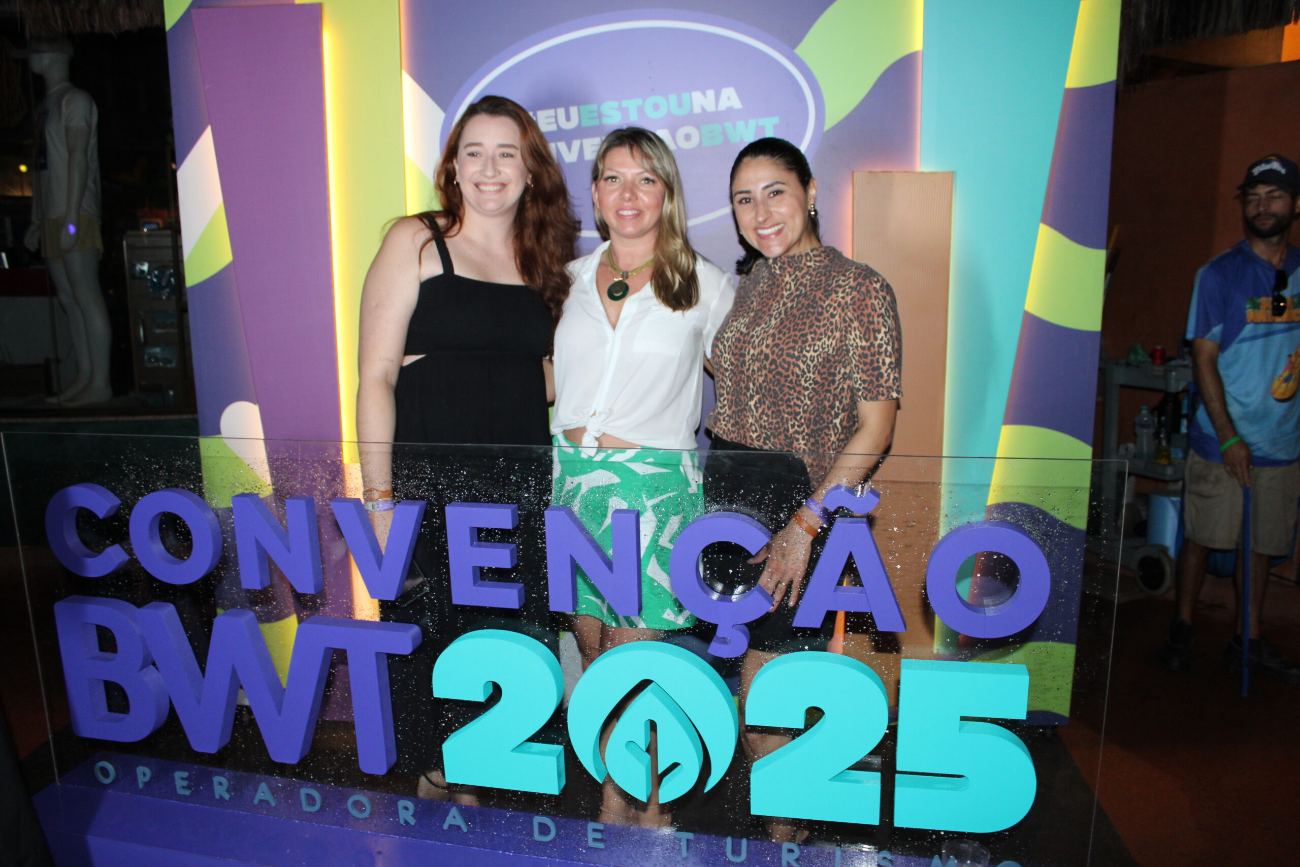 Caroline Goethals, da Premier Turismo; Djouzi Américo, da Viagens com Experiência; e Juliane Denck, da PGZ Viagens Caroline Goethals, da Premier Turismo; Djouzi Américo, da Viagens com Experiência; e Juliane Denck, da PGZ Viagens